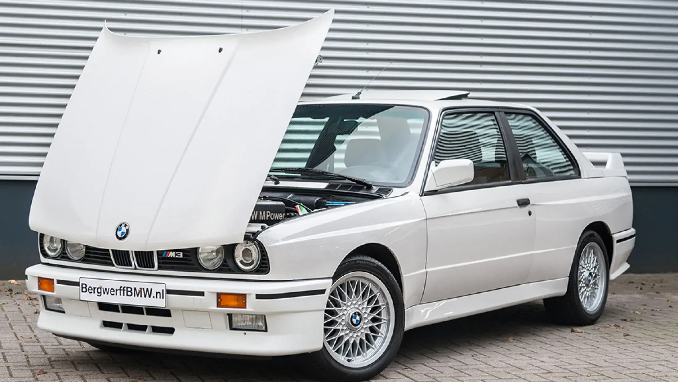 BMW M3 E30 Alpinweiss Bergwerff