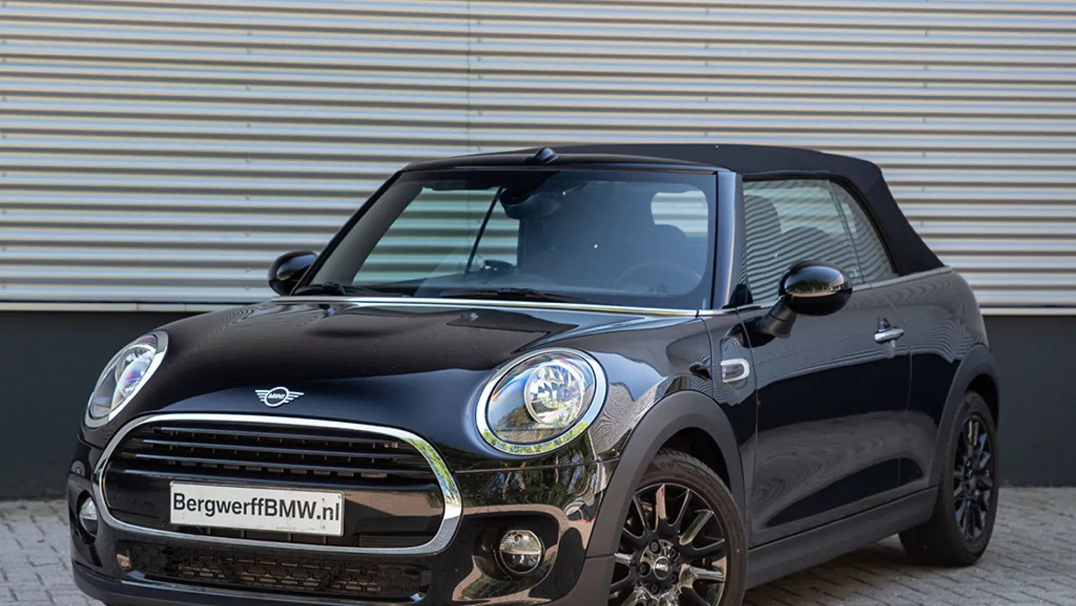 MINI Cooper Cabrio 1.5 Pepper Midnight Black F57 Bergwerff