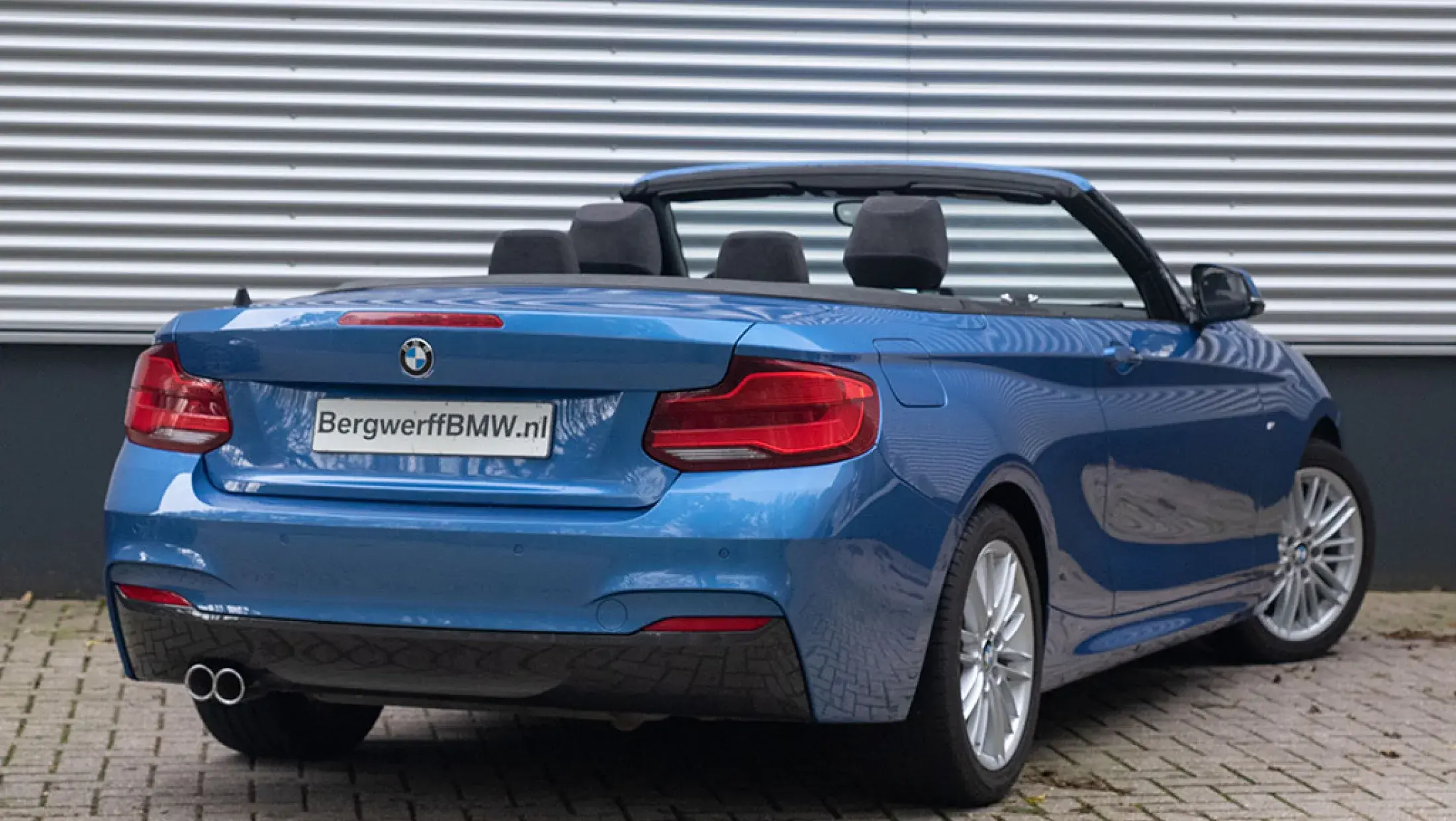 BMW 220i Cabrio F23 Estoril Blue Alcantara 'Hexagon' Anthrazit M Sport Bergwerff