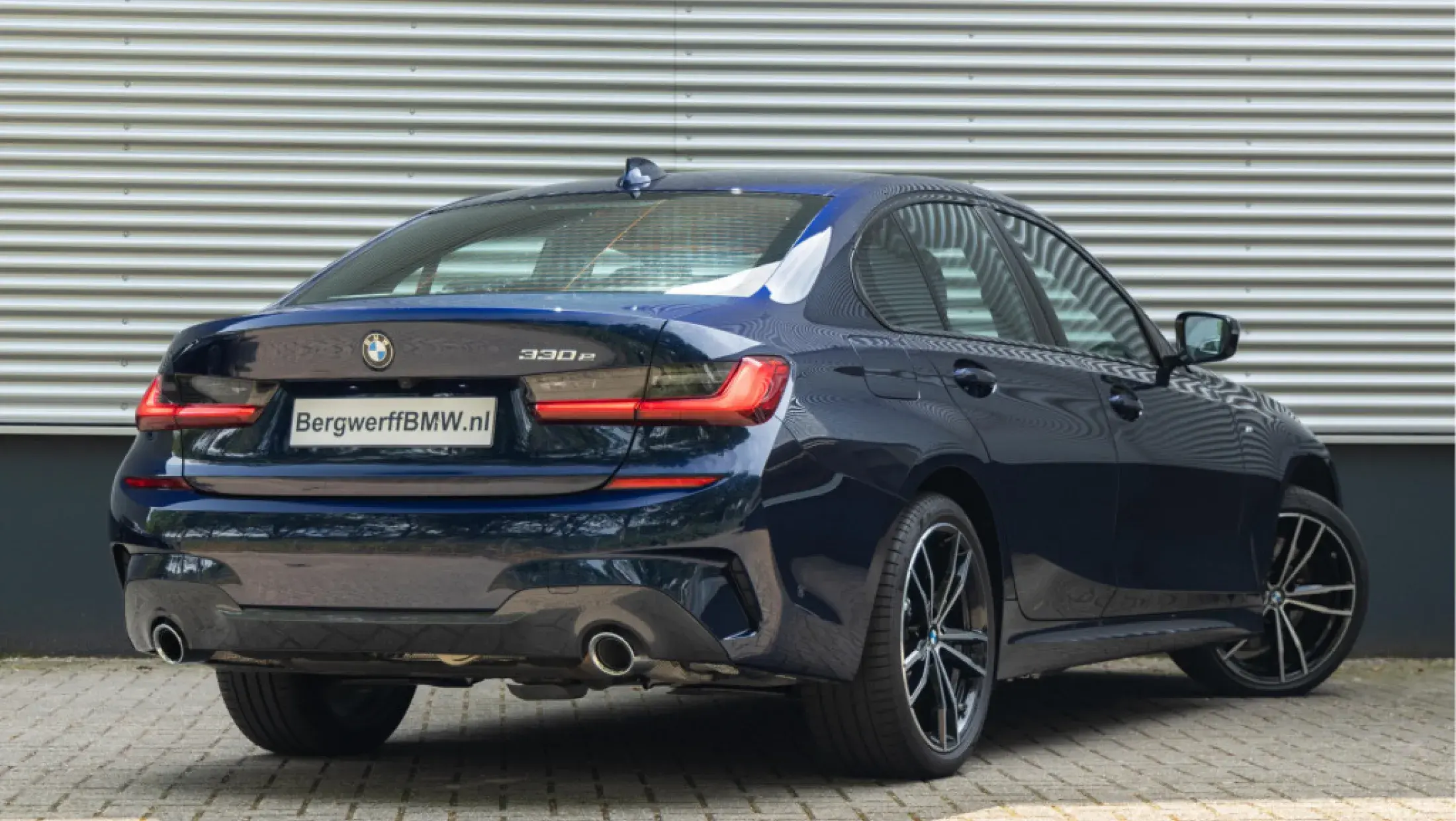 BMW 330e Individual Tanzanite Blue metallic Alcantara Sensatec schwarz G20 Sedan Bergwerff