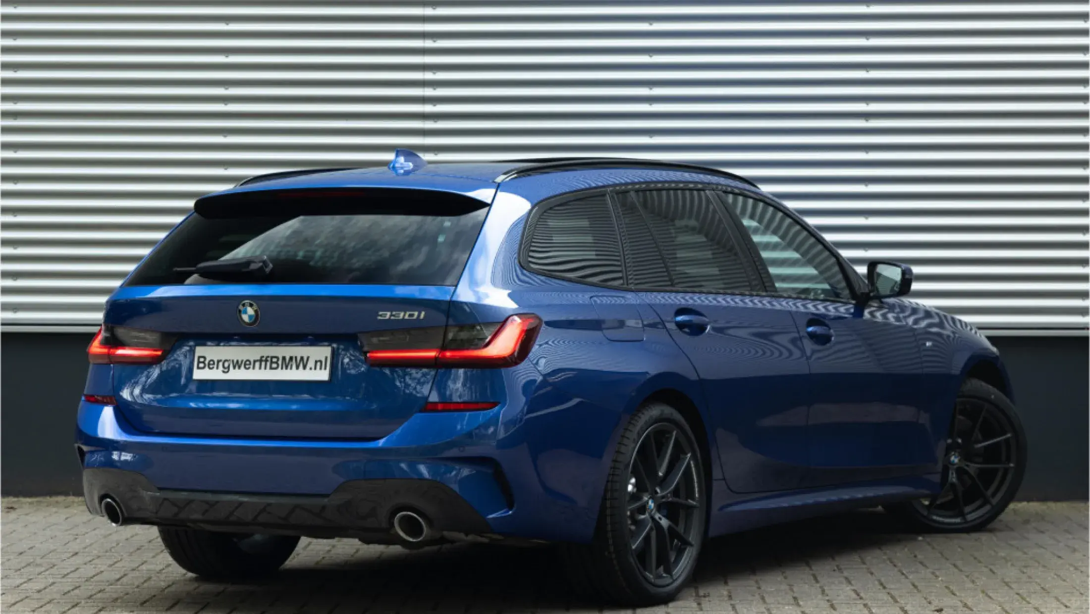 BMW 330i Touring G21 M Sport Portimao Blau Metallic Alcantara Sensatec SchwarzBMW 330i Touring G21 M Sport Portimao Blau Metallic Alcantara Sensatec Schwarz