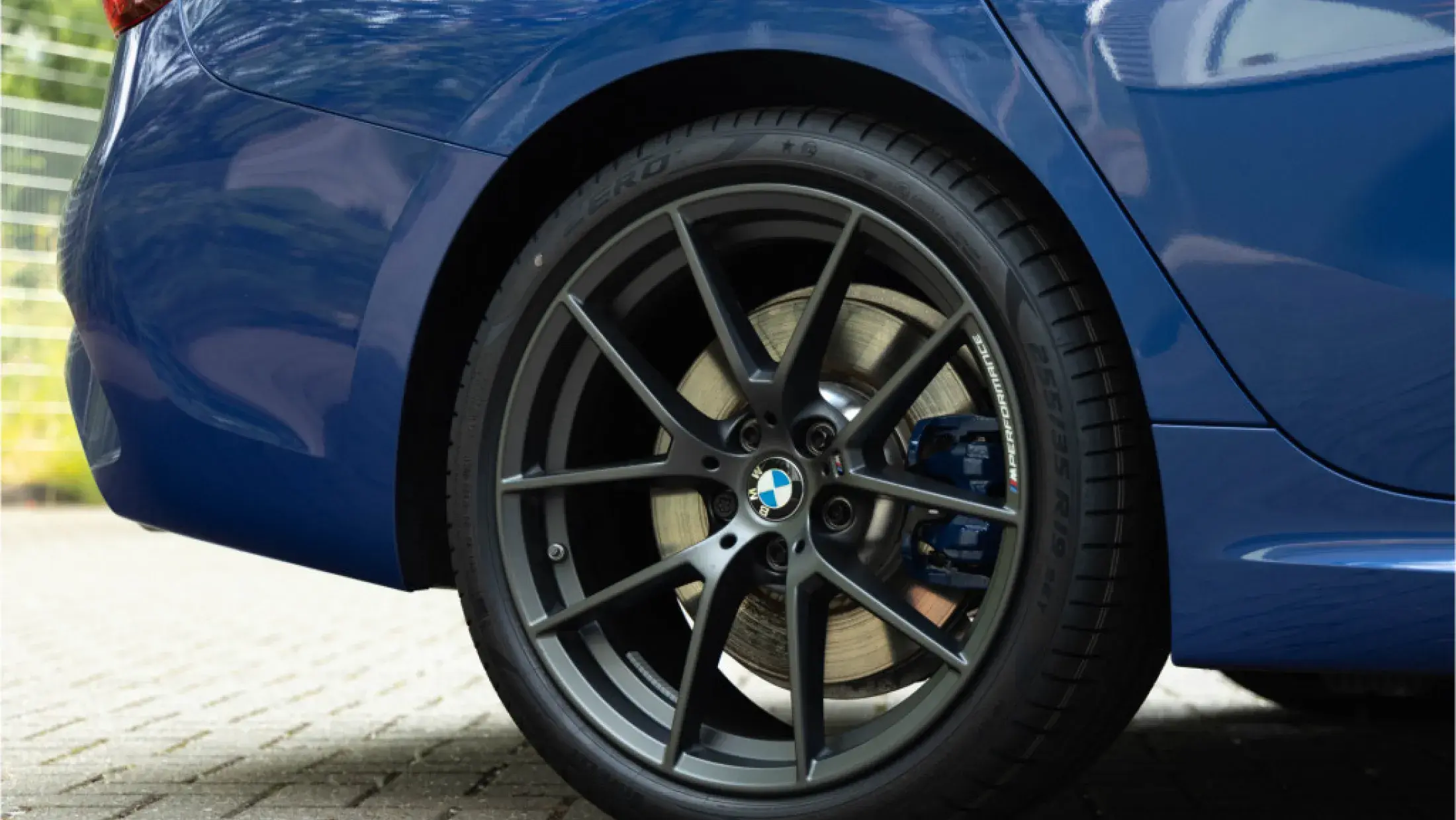 BMW 330i Touring G21 M Sport Portimao Blau Metallic Alcantara Sensatec Schwarz