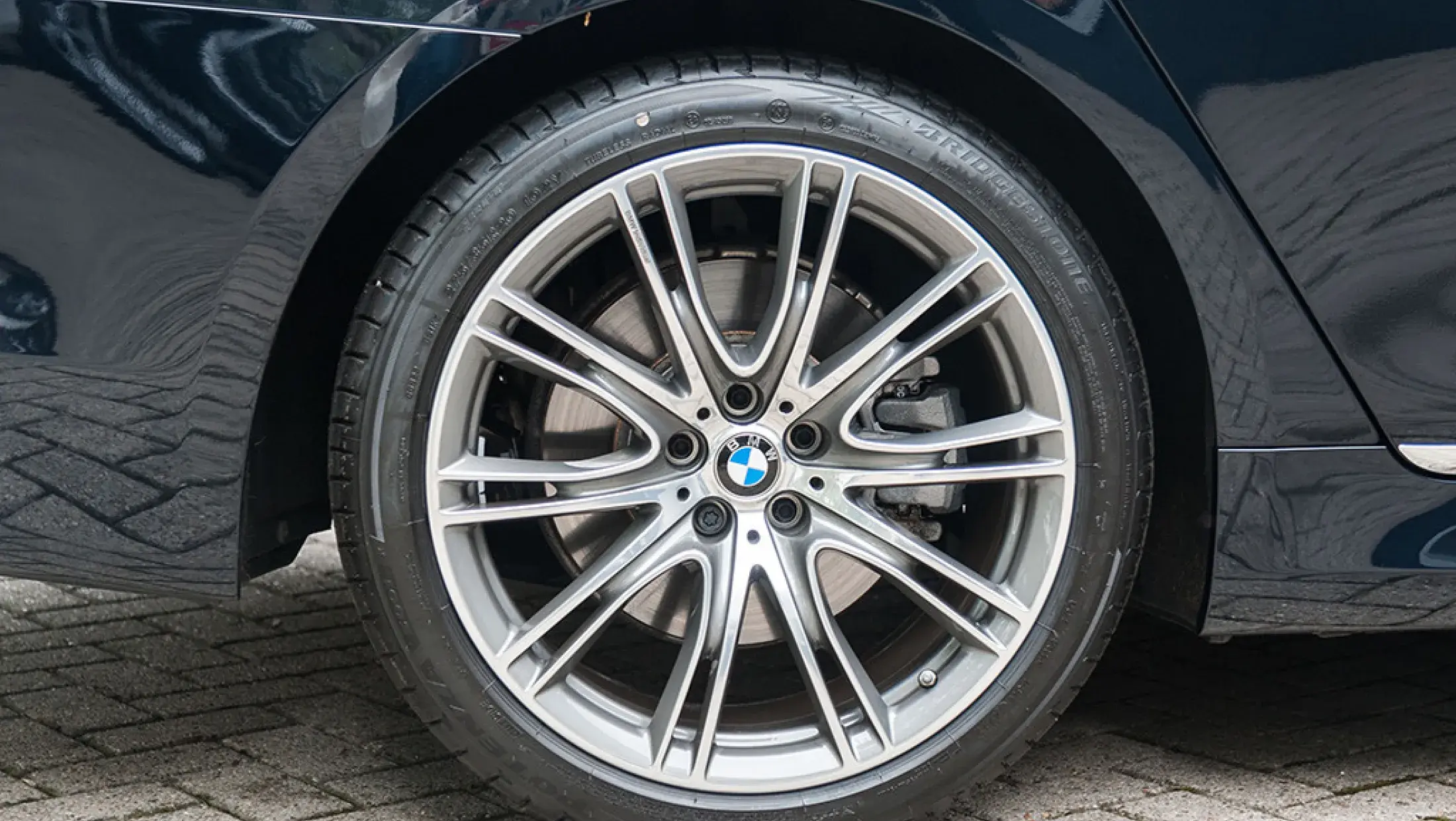 BMW 750d xDrive 40 Jahre 7er Edition Individual Petrol Mica Volleder Merino Smoked White Cohiba G11 Bergwerff