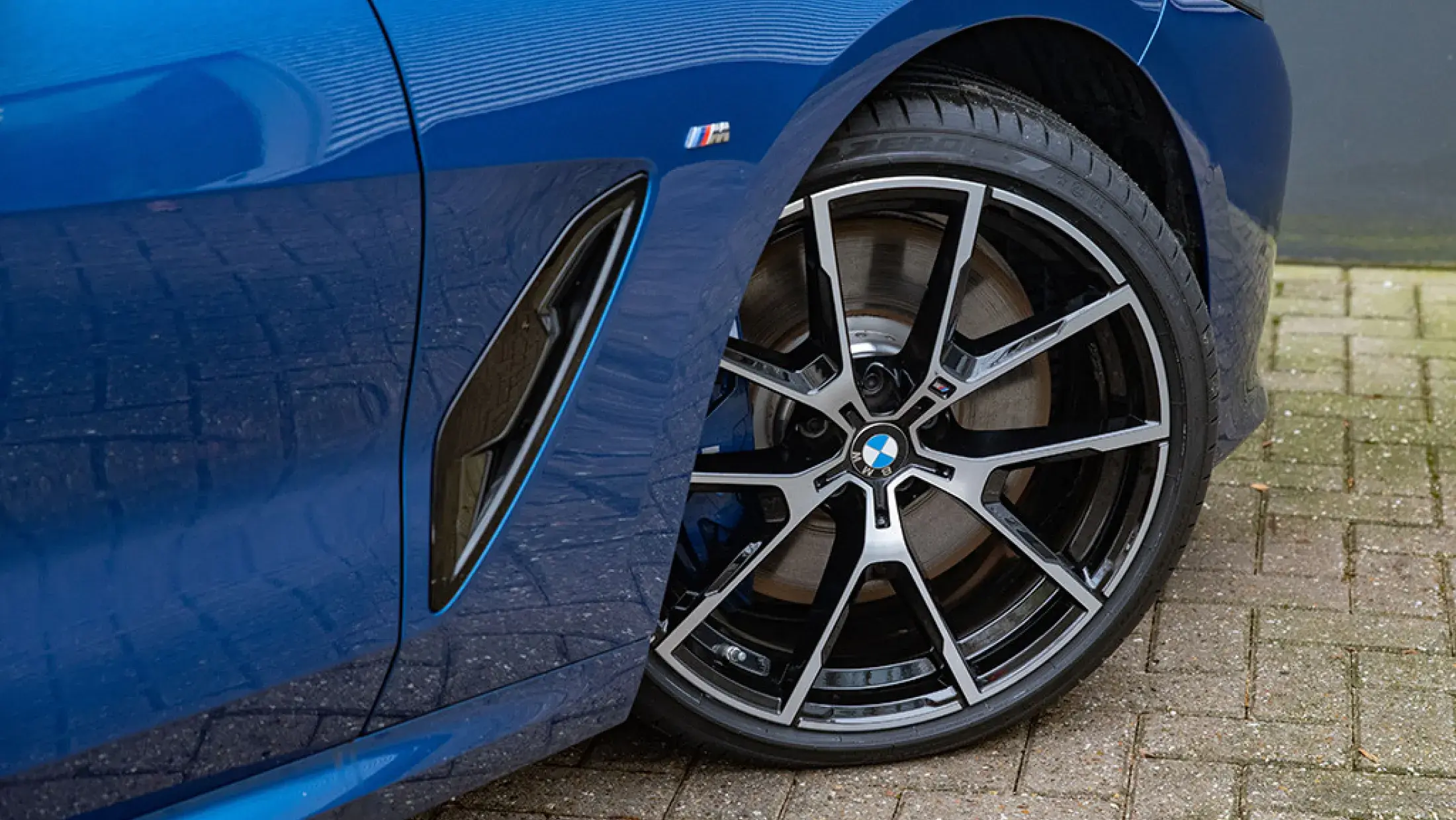 BMW 840i Coupe G15 Sonic Speed Blue Metallic BMW Individual uitgebreid lederen bekleding Merino Schwarz