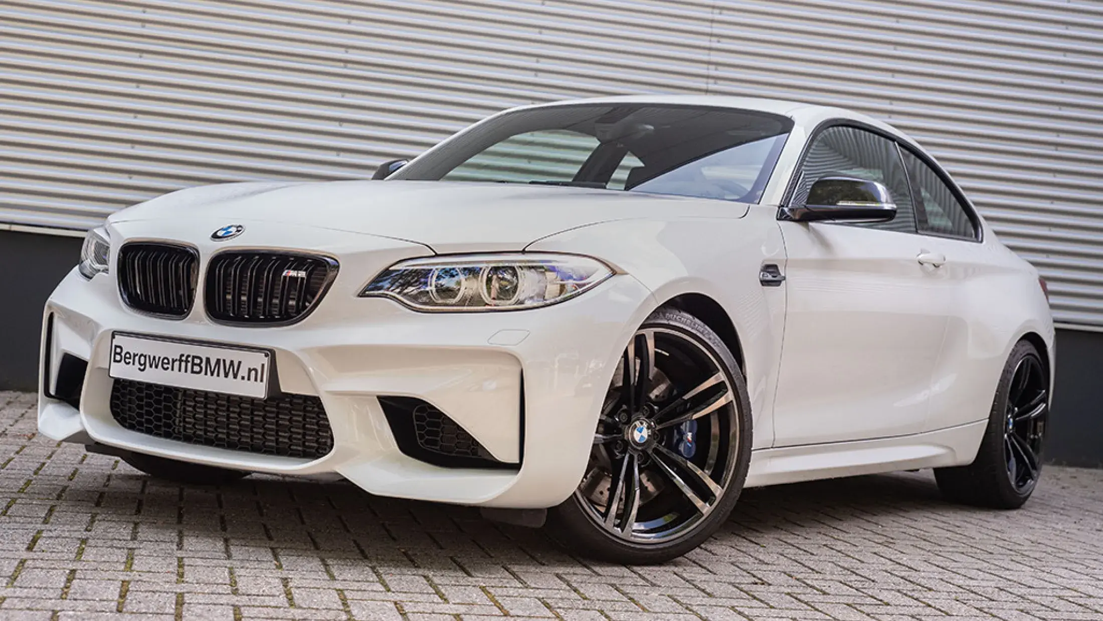 BMW M2 Coupé DCT M-Performance uitlaat Alpinweiss III F87 Bergwerff