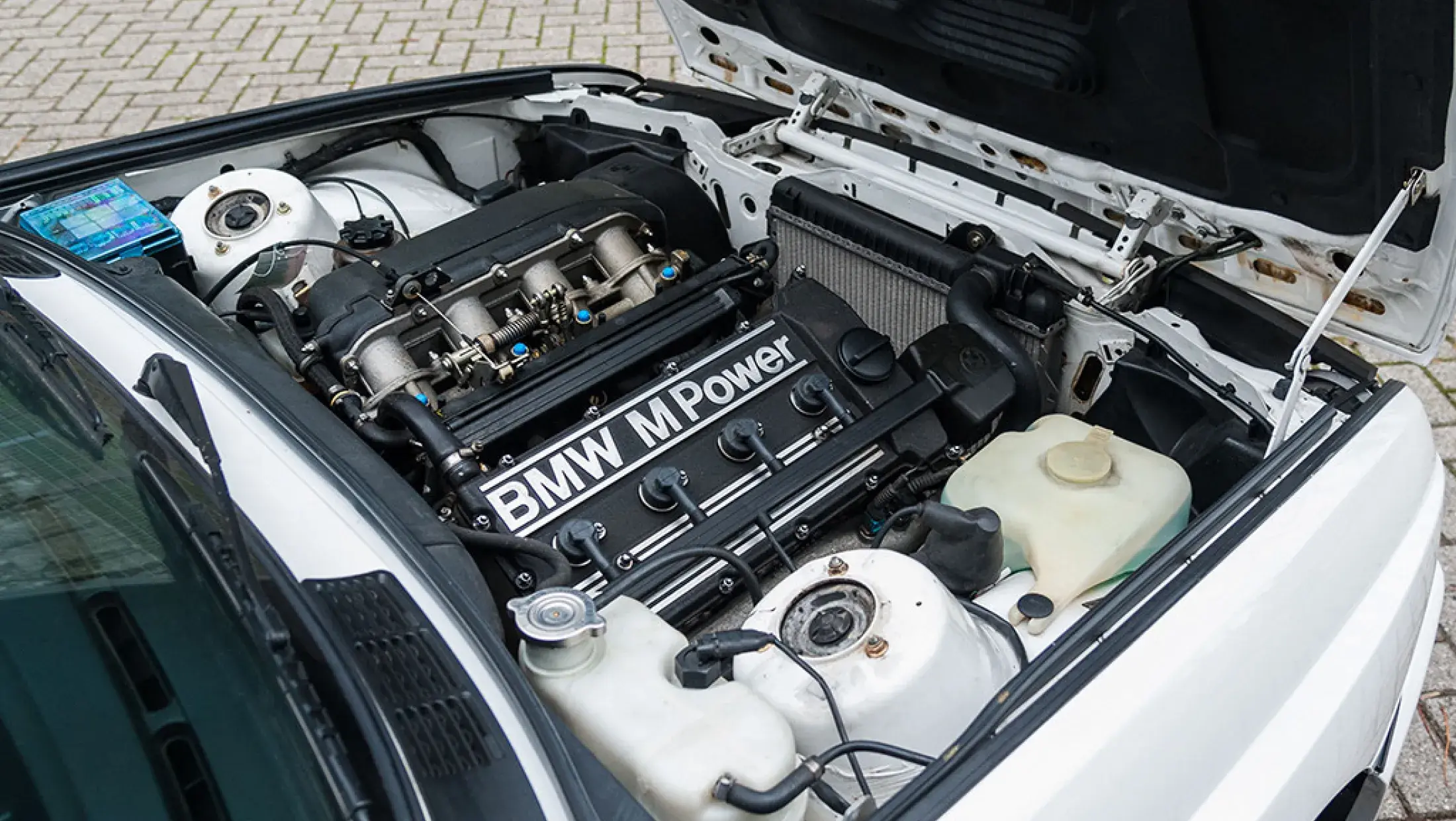 BMW M3 E30 Sharknose Manual handgeschakeld Alpin weiss classic Bergwerff