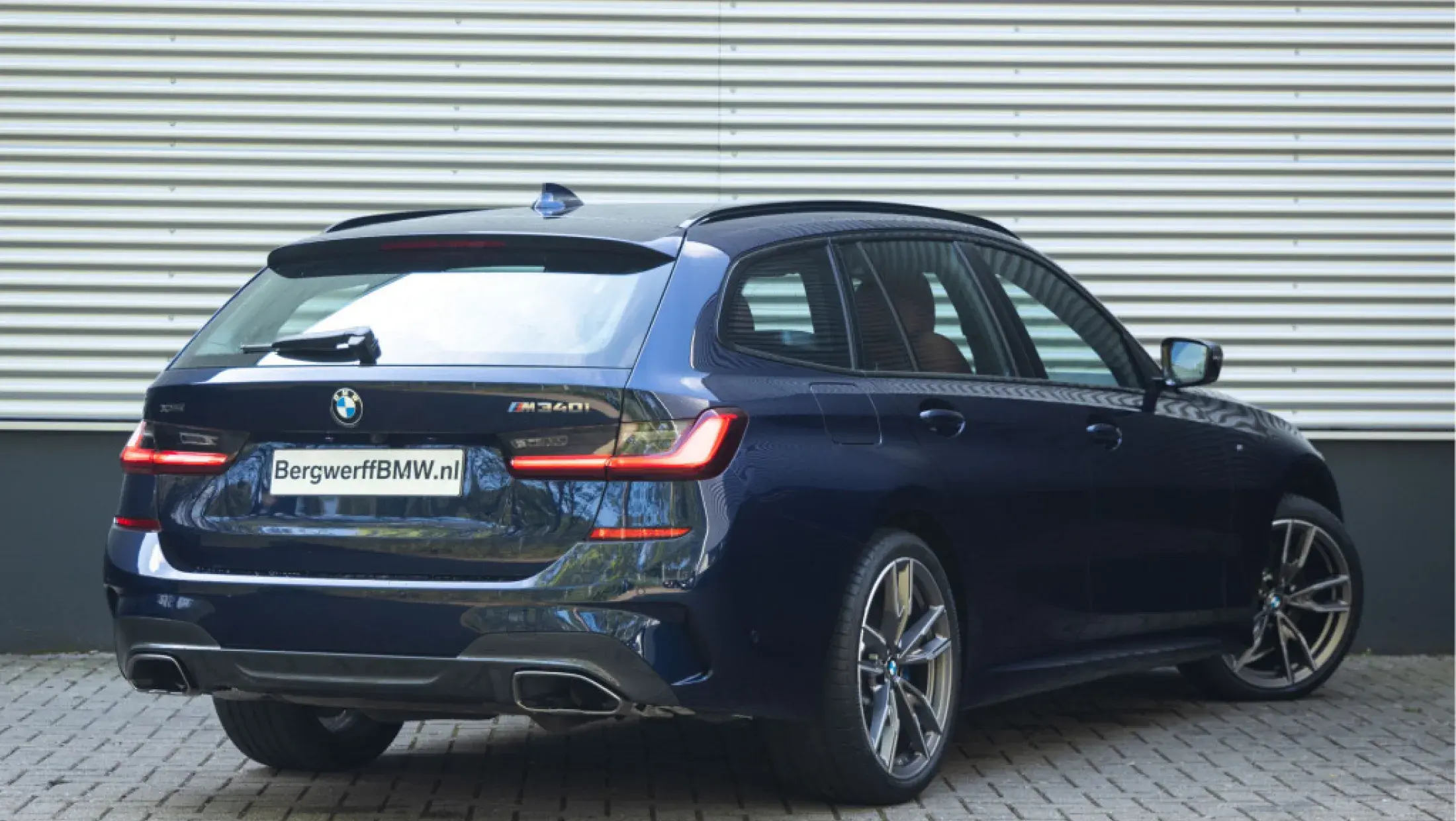 BMW M340i Touring G21 Individual Tansanitblau II Metallic Individual volleder Merino Tartufo Bergwerff