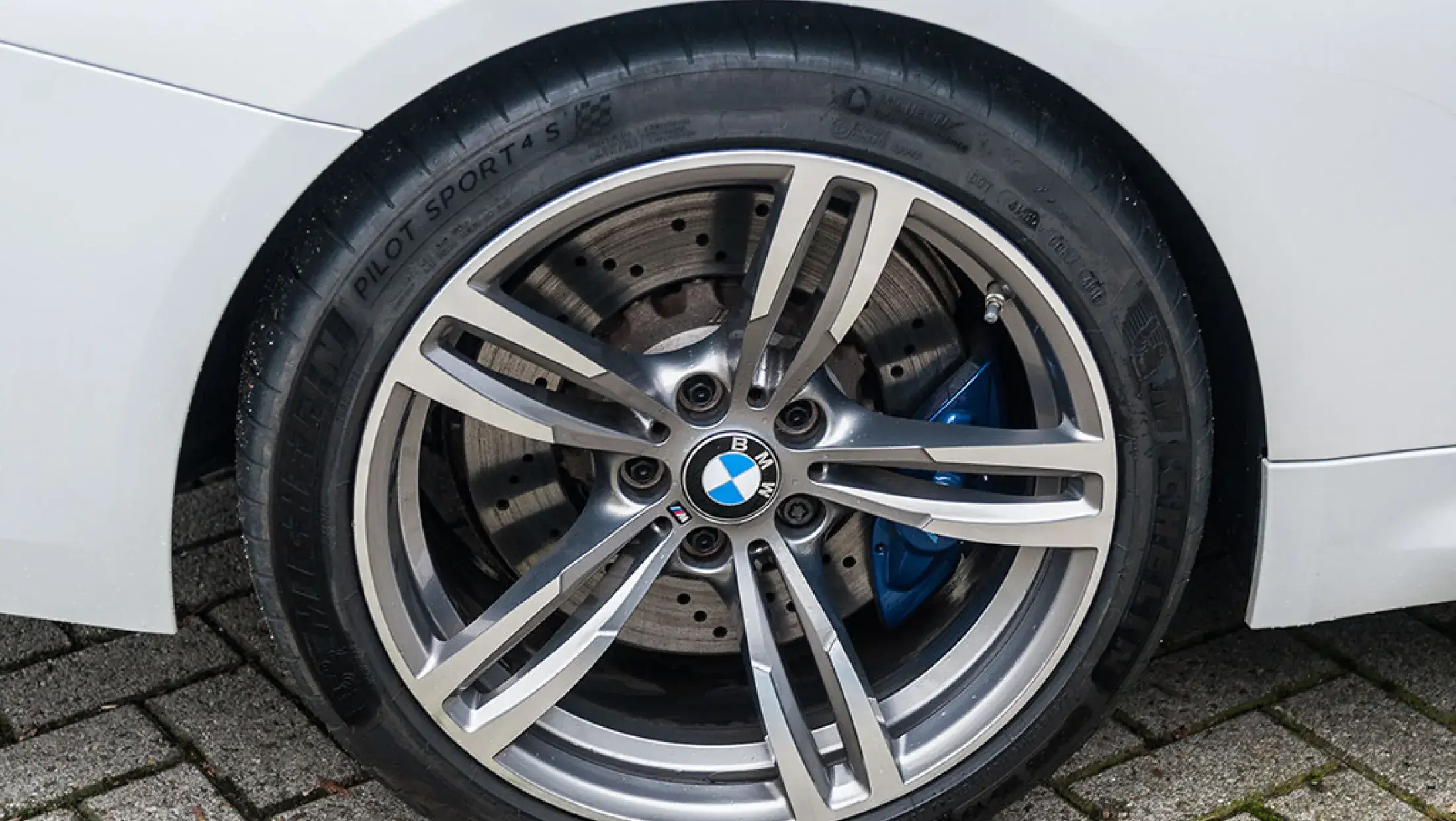 BMW M4 Cabrio DCT F83 BMW Individual erweiterte Lederausstattung Cohibab 2015 Bergwerff