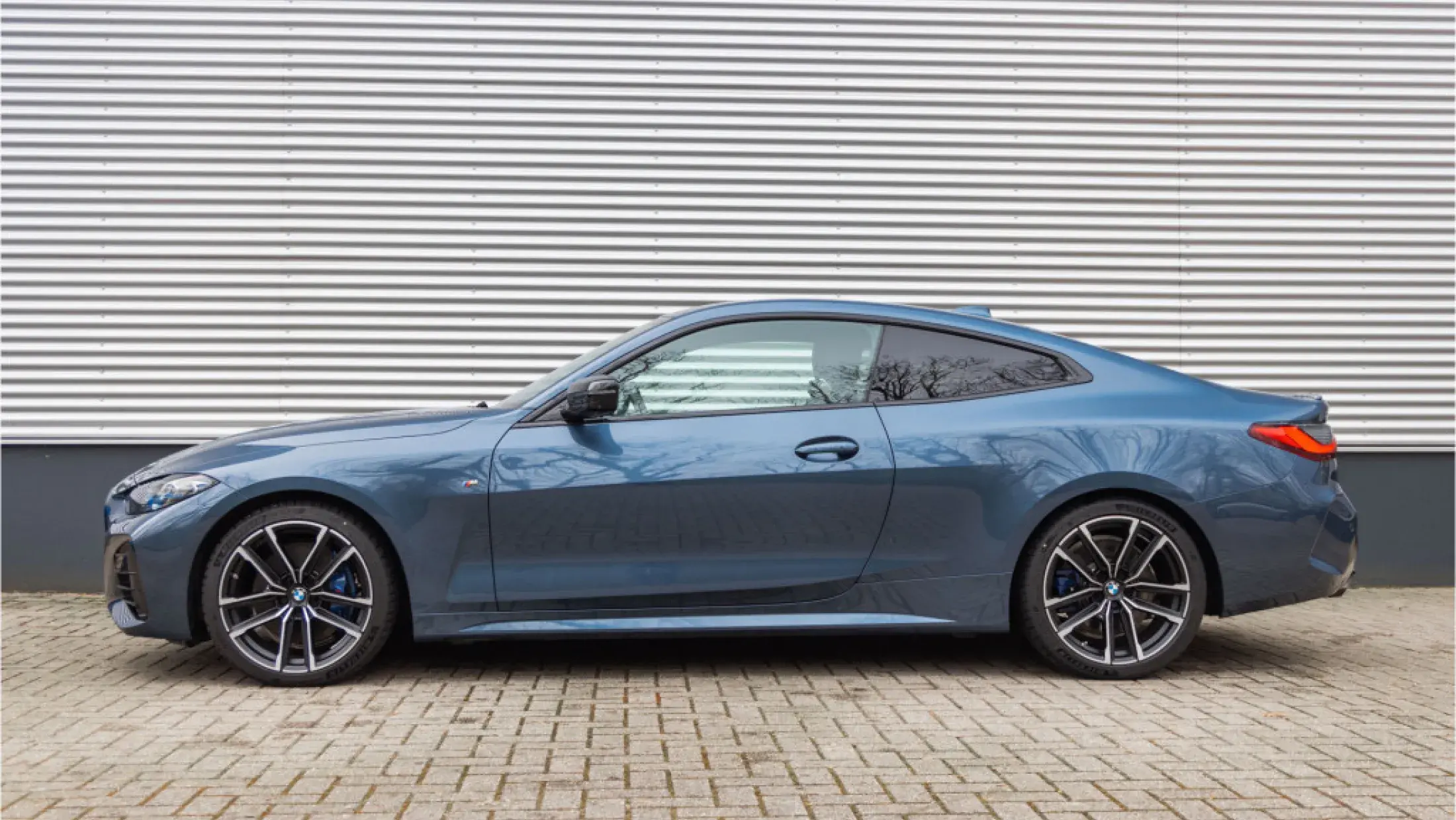 BMW M440i Coupe G22 Arctic Race Blue Metallic Leder Vernasca Schwarz stiksel Blau Schwarz