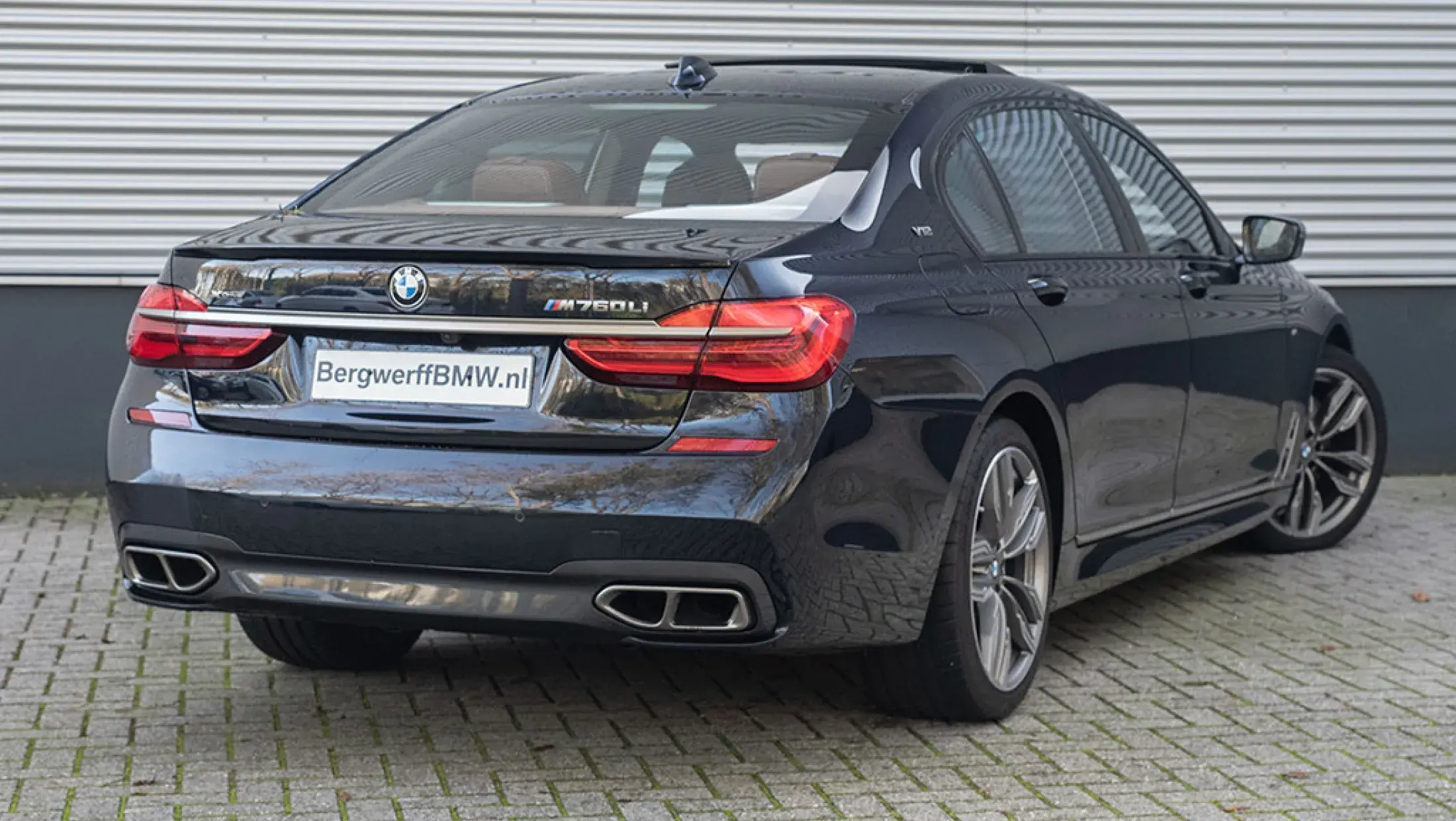 BMW M760Li Carbon Black Executive Lounche BMW Individual vollederen bekleding Tartufo G12