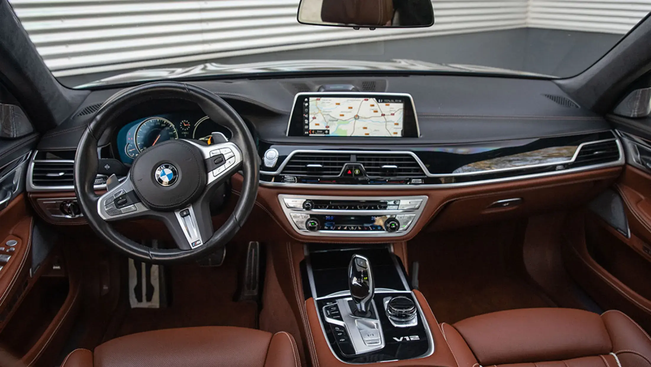 BMW M760Li Carbon Black Executive Lounche BMW Individual vollederen bekleding Tartufo G12