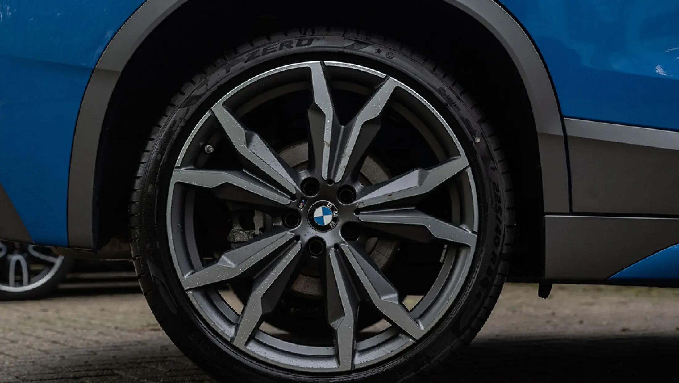 BMW X2 xDrive20i High Executive M-Sport X Memoryzetels Misano Blau Metallic F39 Bergwerff