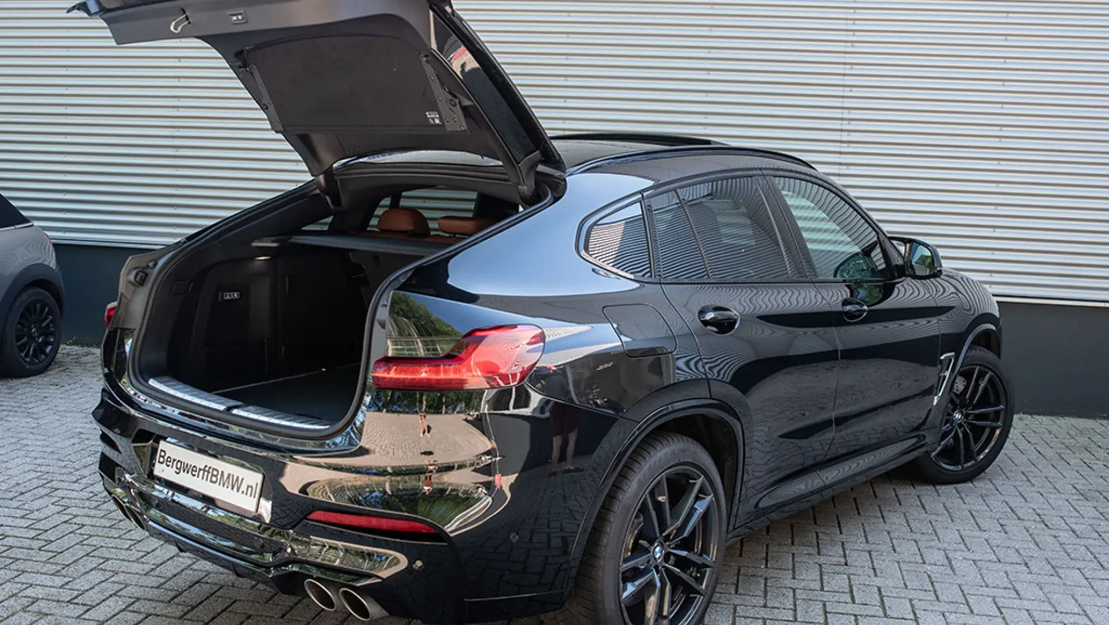 BMW X4 M Saphirschwarz Metallic BMW Individual Tartufo F98 Bergwerff