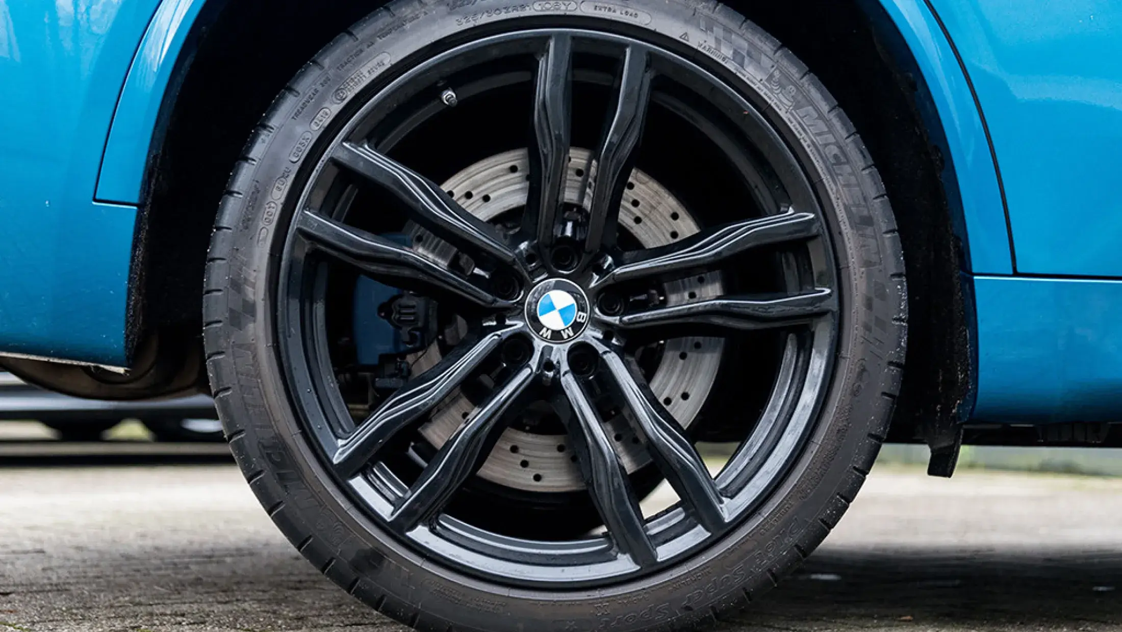 BMW X5 M Invididual Volleder Merino Long Beach Blue F85 Bergwerff