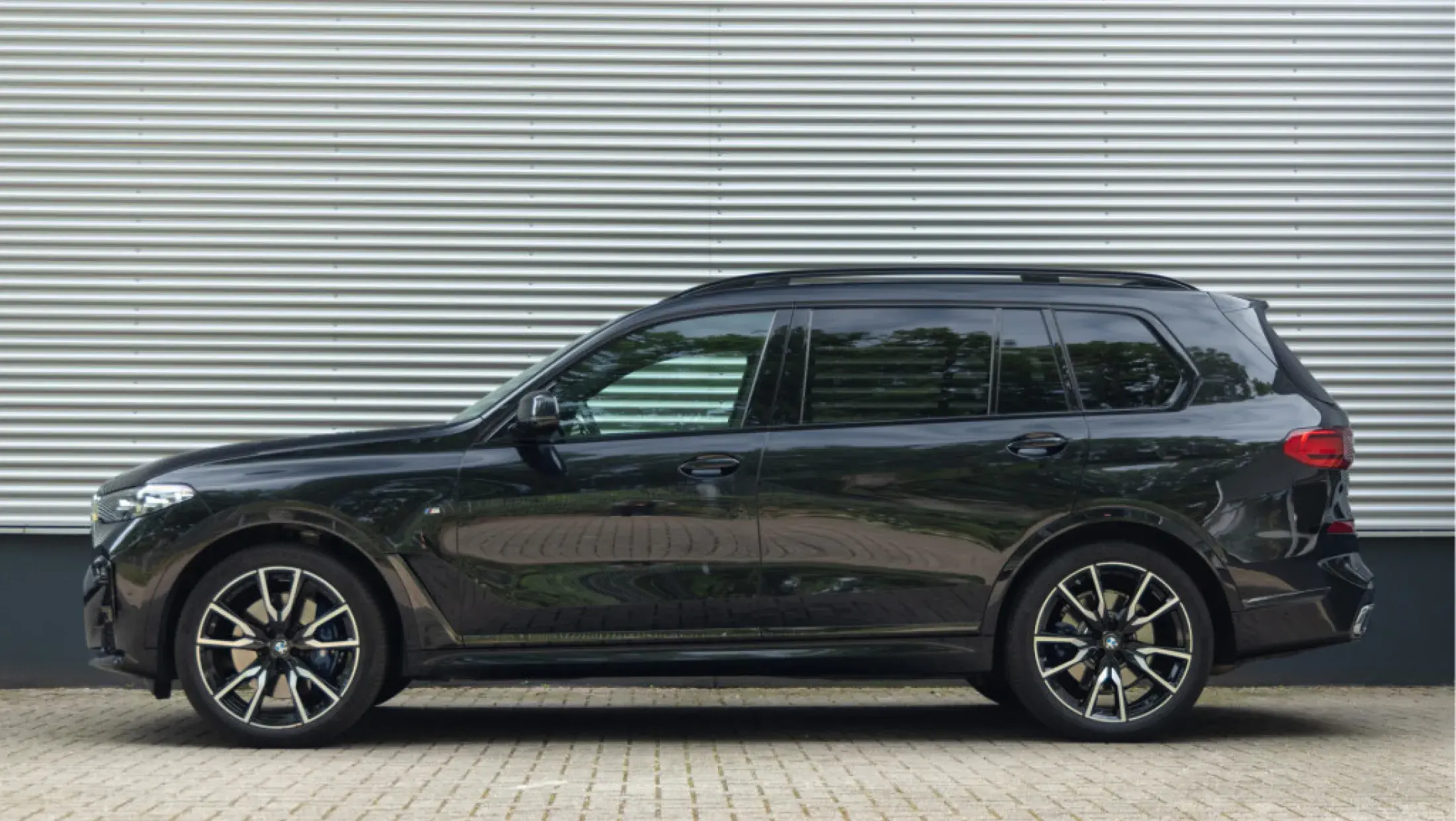 BMW X7 xDrive40i  G07 Black Saphire Metallic Leder Vernasca design Schwarz Bergwerff