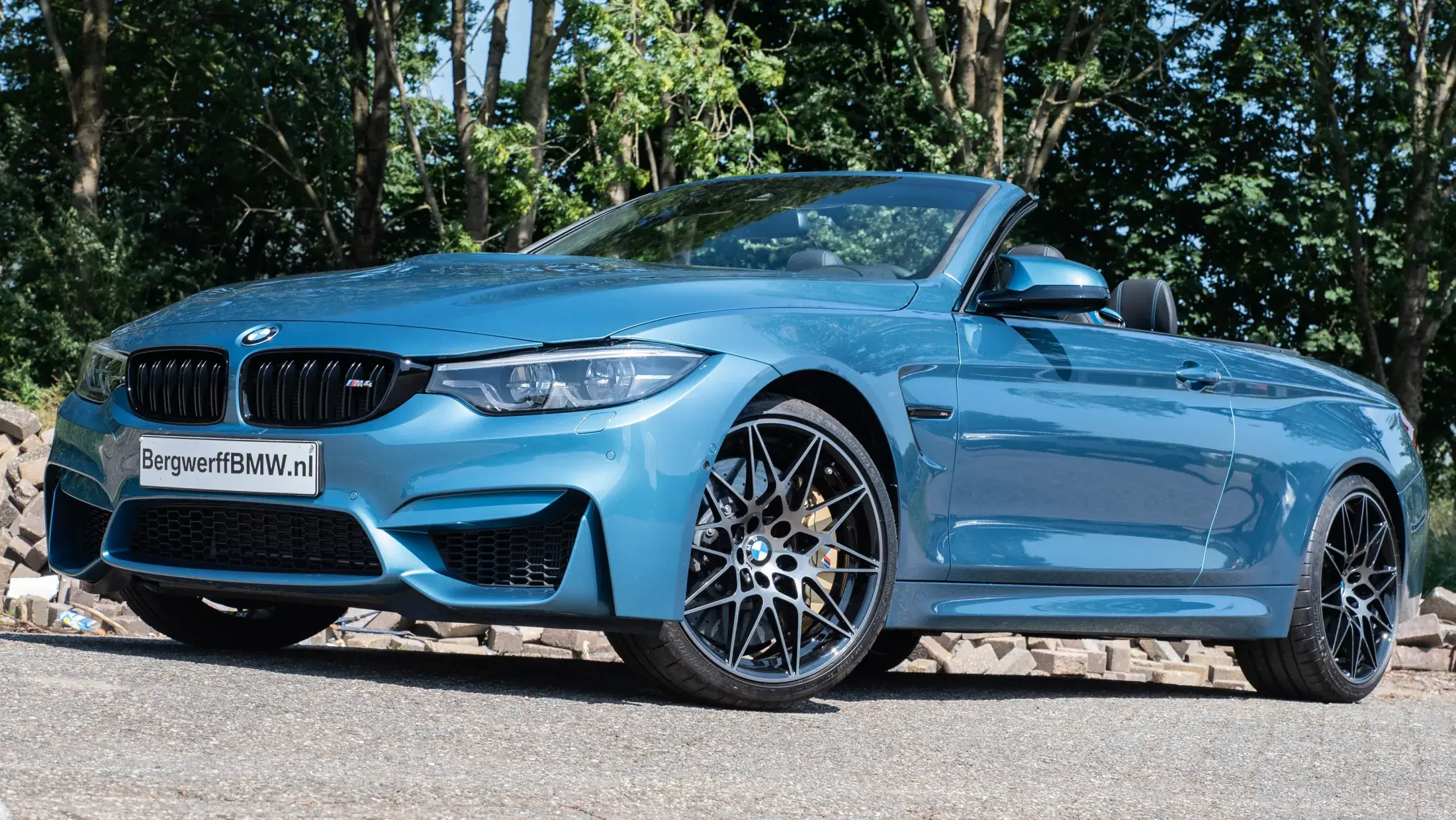 BMW M4 Competition Cabrio Individual Maldives Bleu Metallic F83 Volleder Merino Amarobrown