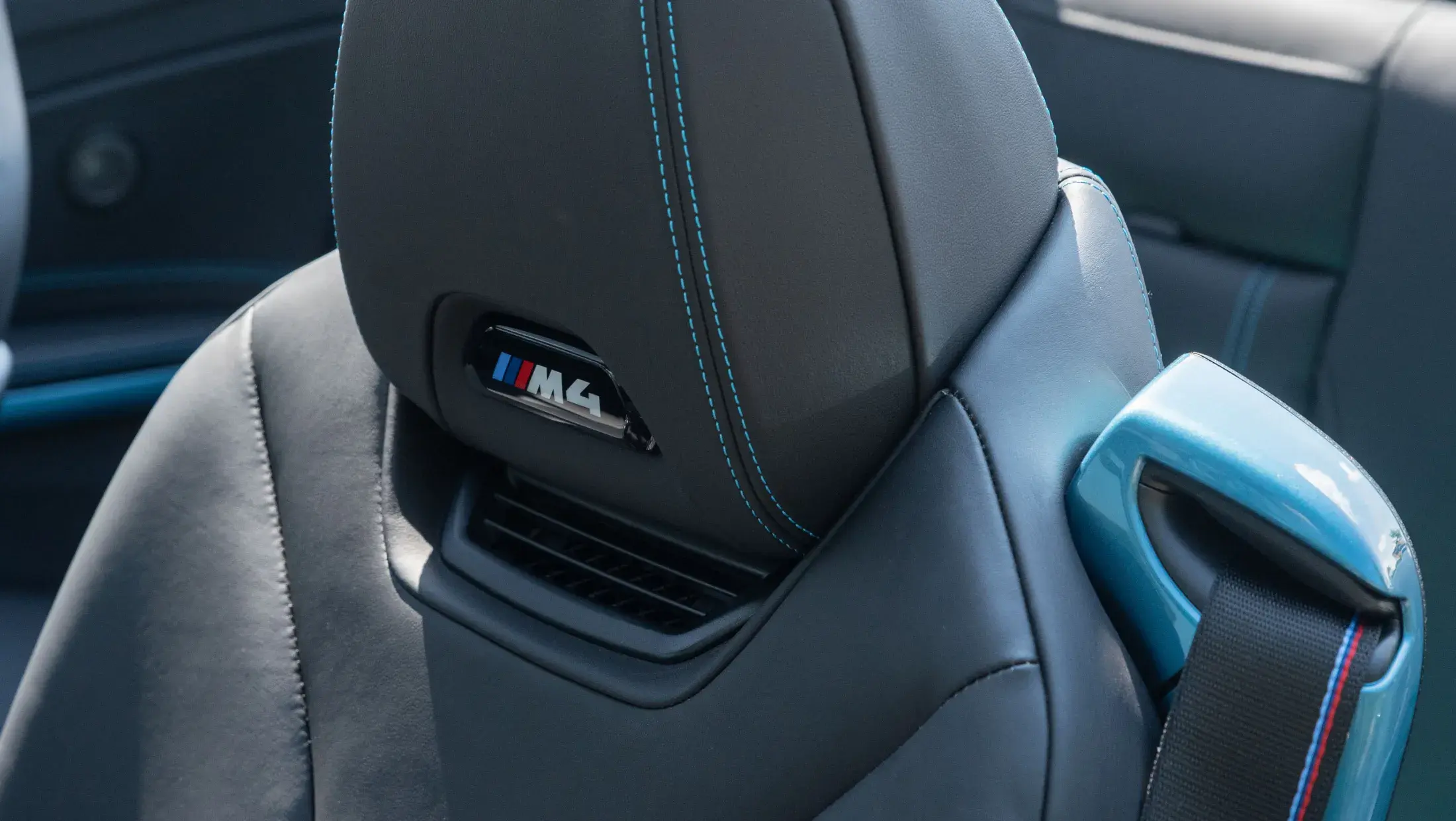 BMW M4 Competition Cabrio Individual Maldives Bleu Metallic F83 Volleder Merino Amarobrown