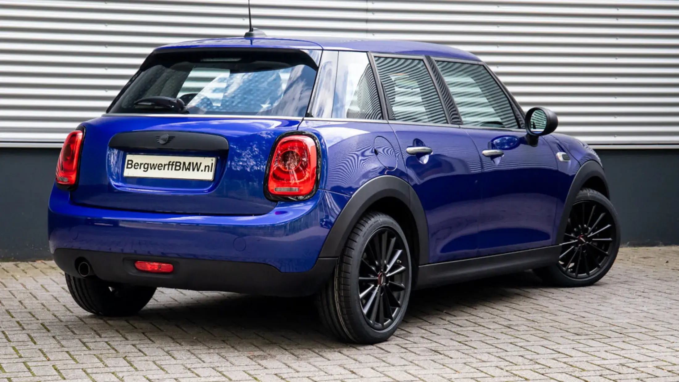 MINI Cooper One 1.5 Black Edition Starlight Blue F55 Bergwerff