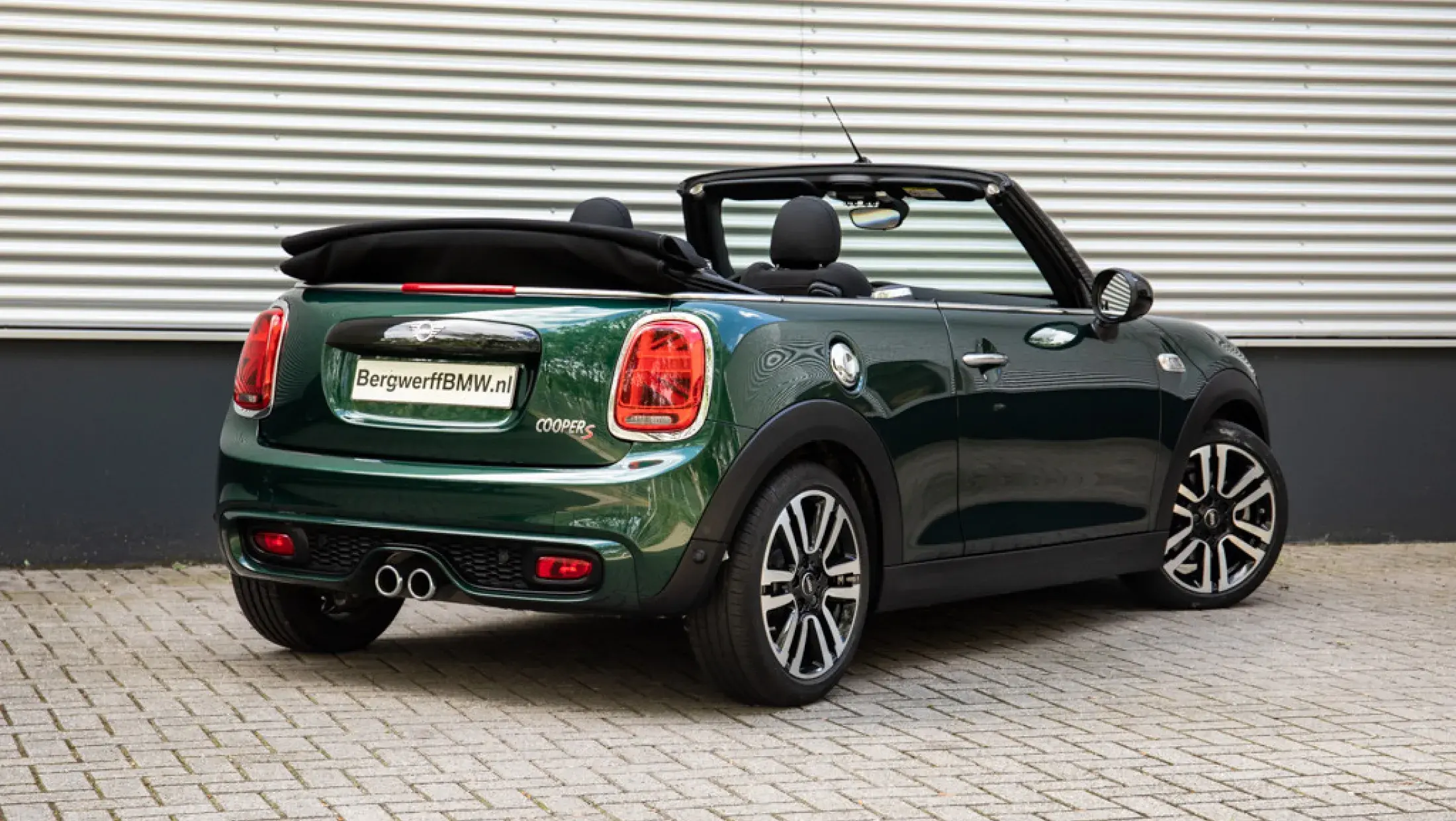 MINI Cooper S 2.0 Chili Cabrio British Racing Green Diamond Carbon Black F57 Bergwerff