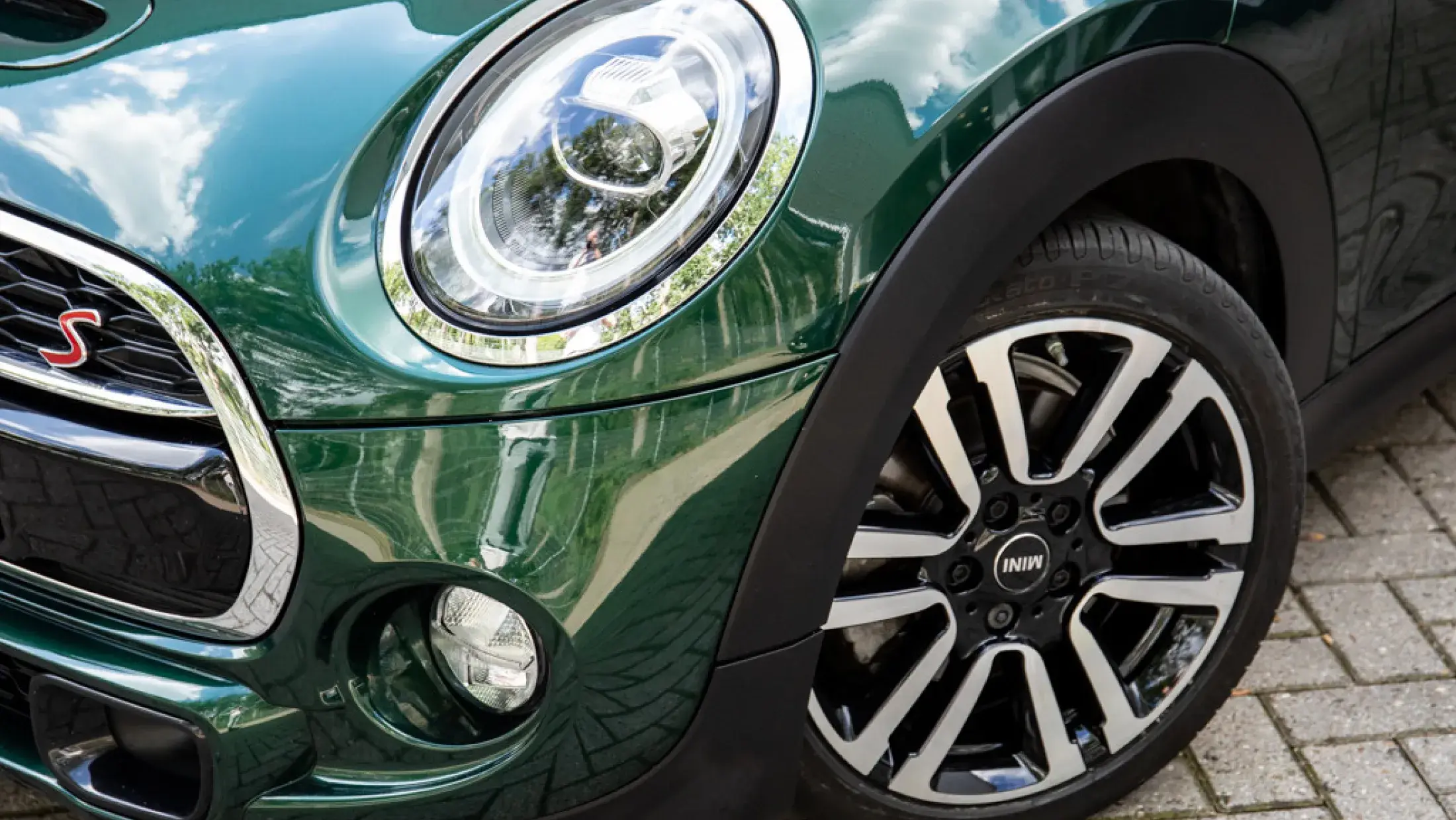 MINI Cooper S 2.0 Chili Cabrio British Racing Green Diamond Carbon Black F57 Bergwerff