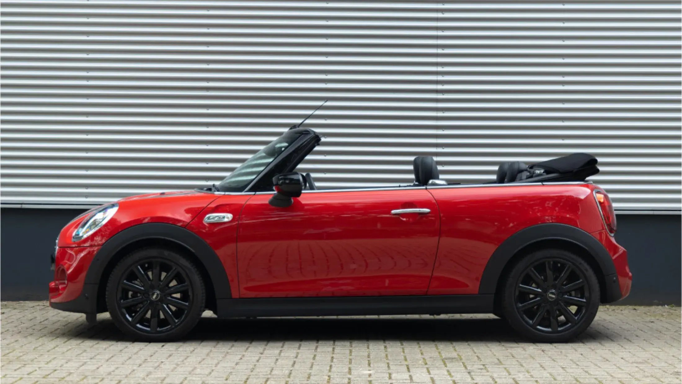 MINI Cooper S Chili Cabrio F57 Chili red MINI Yours Leer Lounge Carbon Black