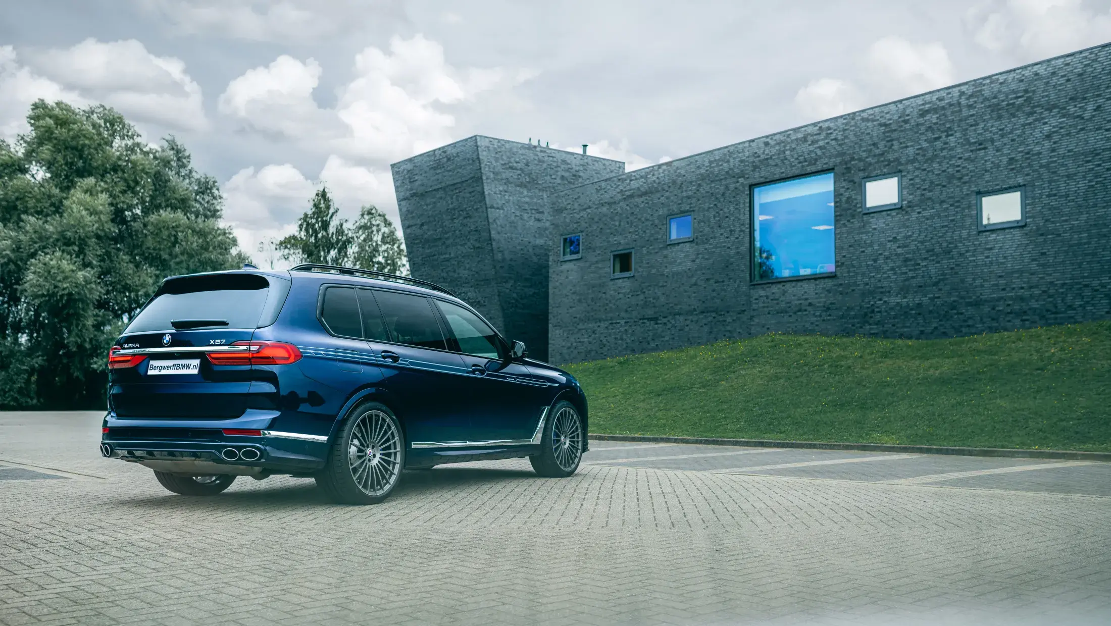 ALPINA XB7 Individual Tansanitblau II Metallic Lavalina Leder SUV G07 Bergwerff