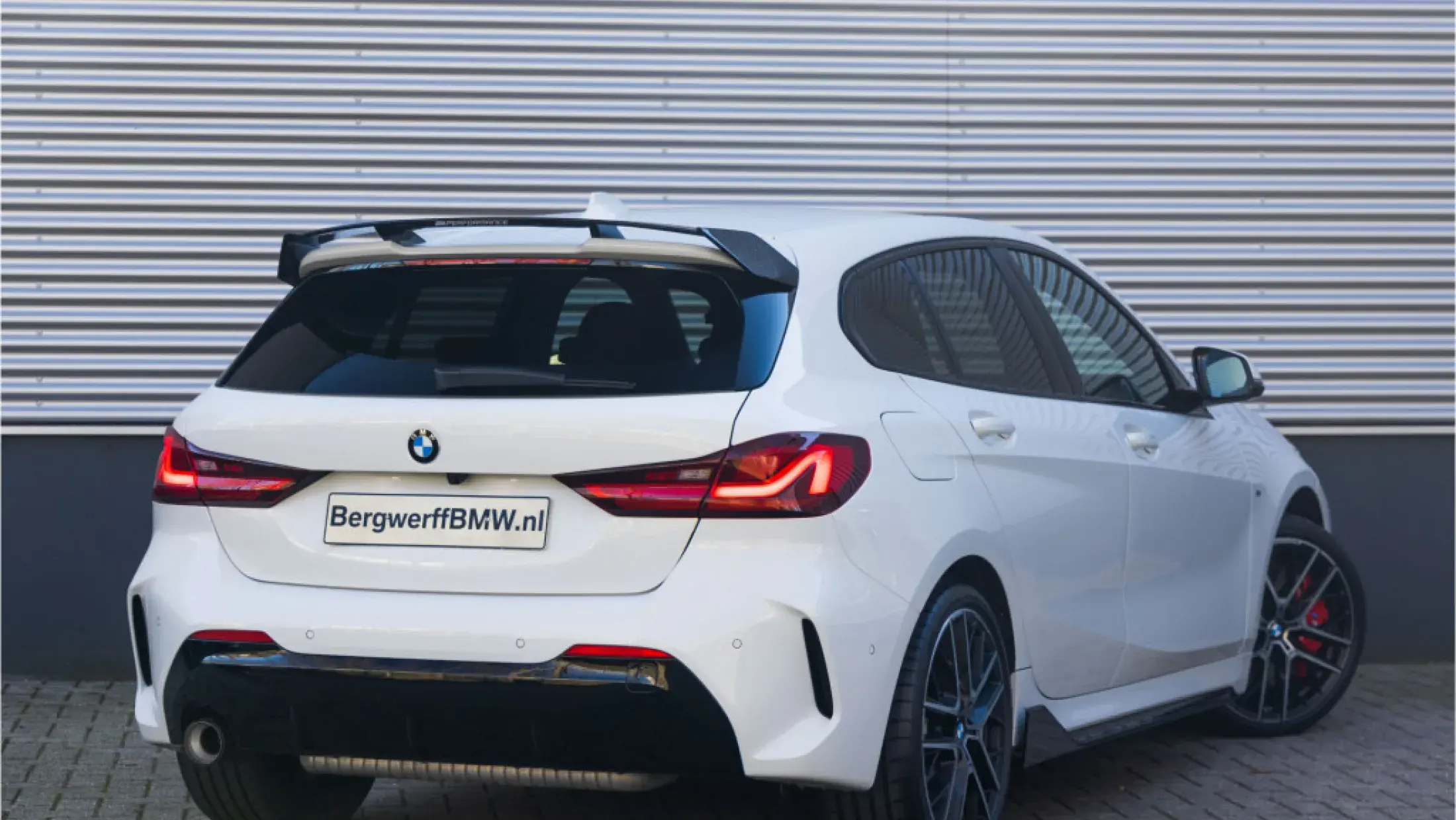 BMW 118i M Performance F40 Alpine White Stof Trigon Alcantara Schwarz Hatchback bergwerff