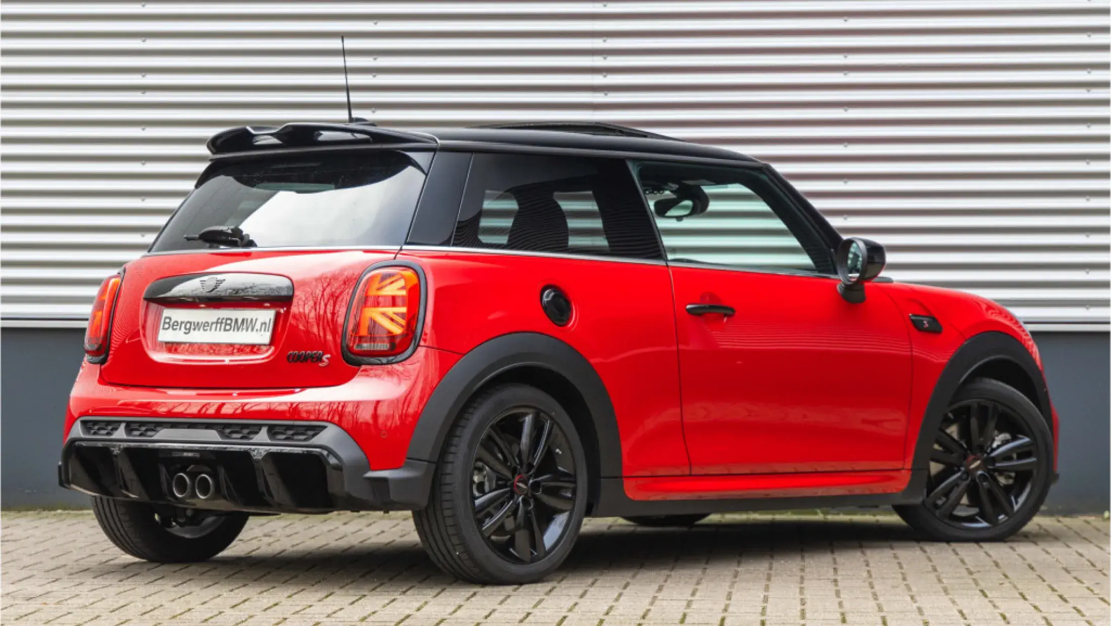 MINI Cooper S John Cooper Works Pakket Trim Chili Red 3-doors F56 Dinamica Ledercombinatie Carbon Black