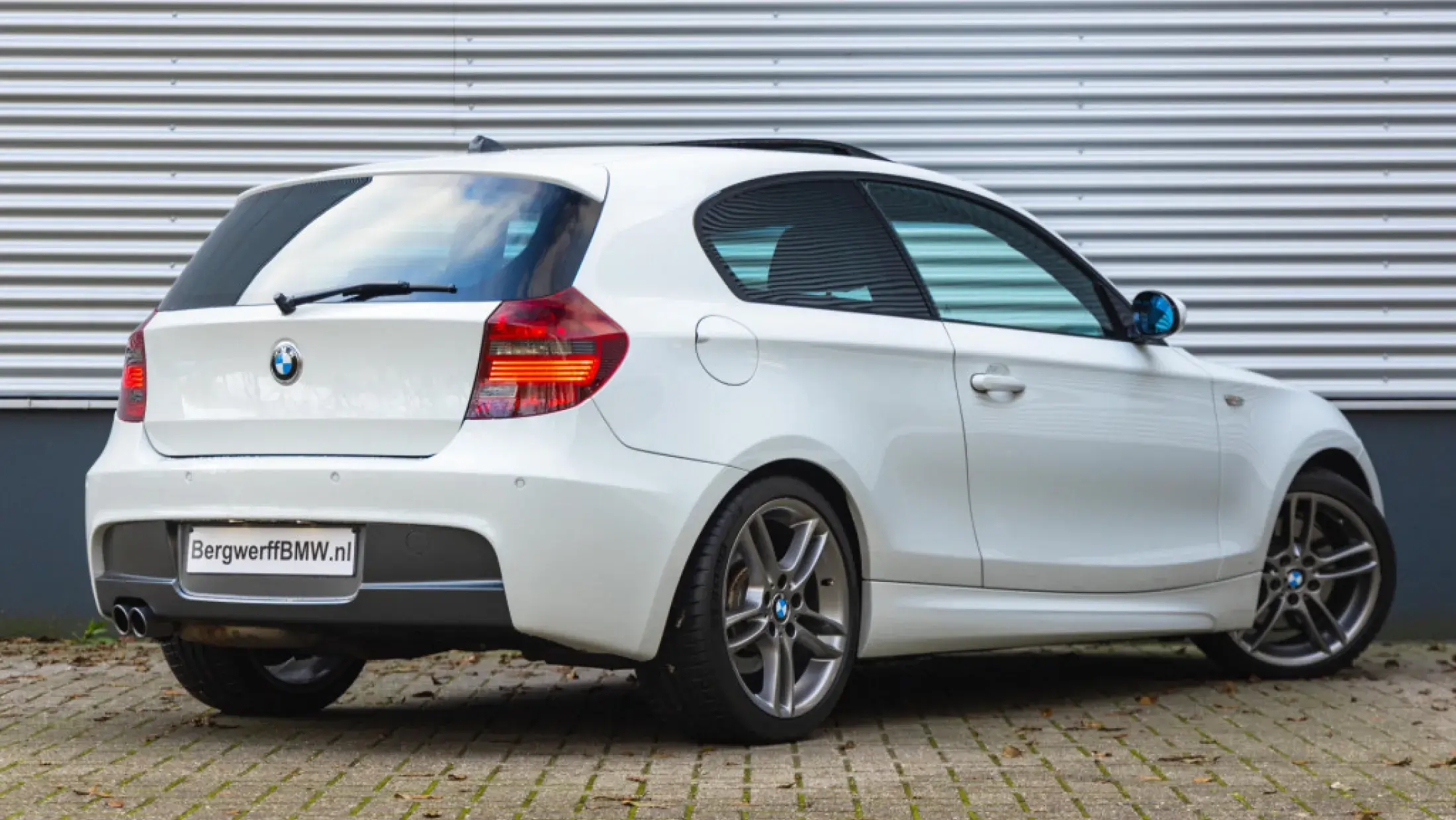 BMW 1-serie 130i 3-deurs - M-Sport 2