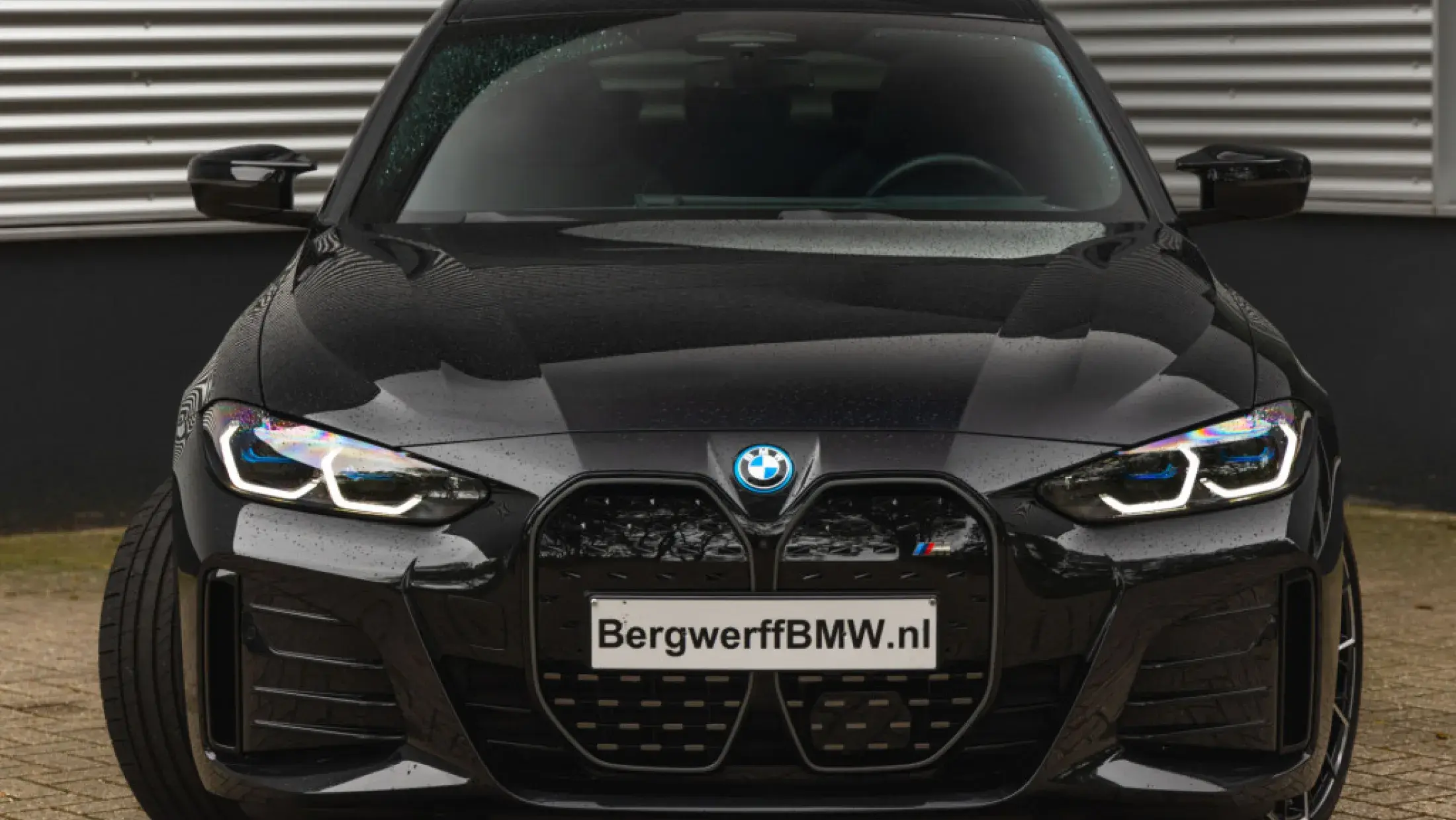 BMW i4 M50 Saphirschwarz Metallic 5