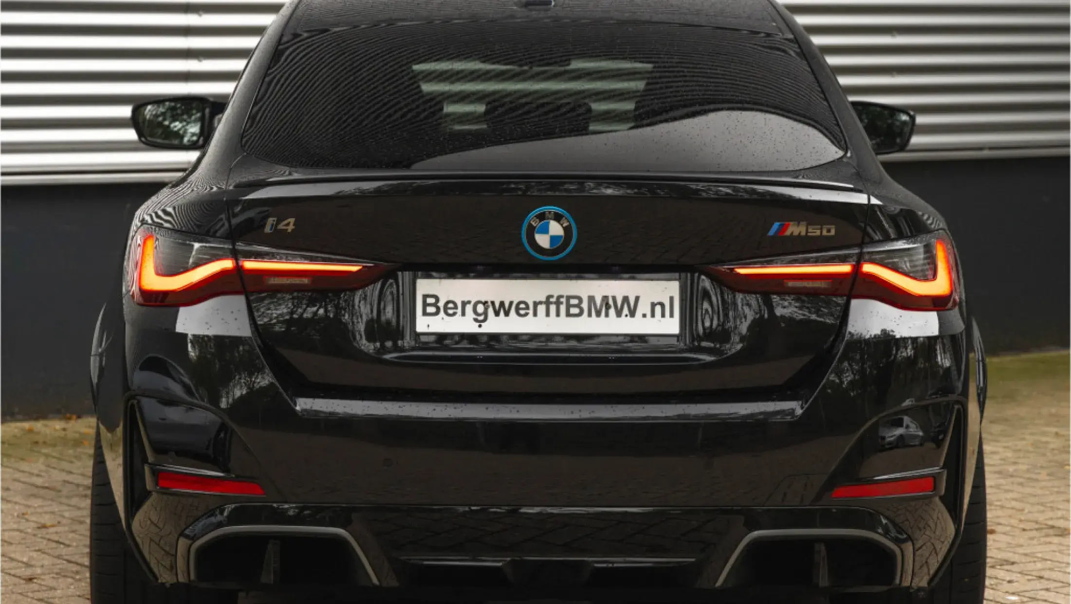 BMW i4 M50 Saphirschwarz Metallic 6
