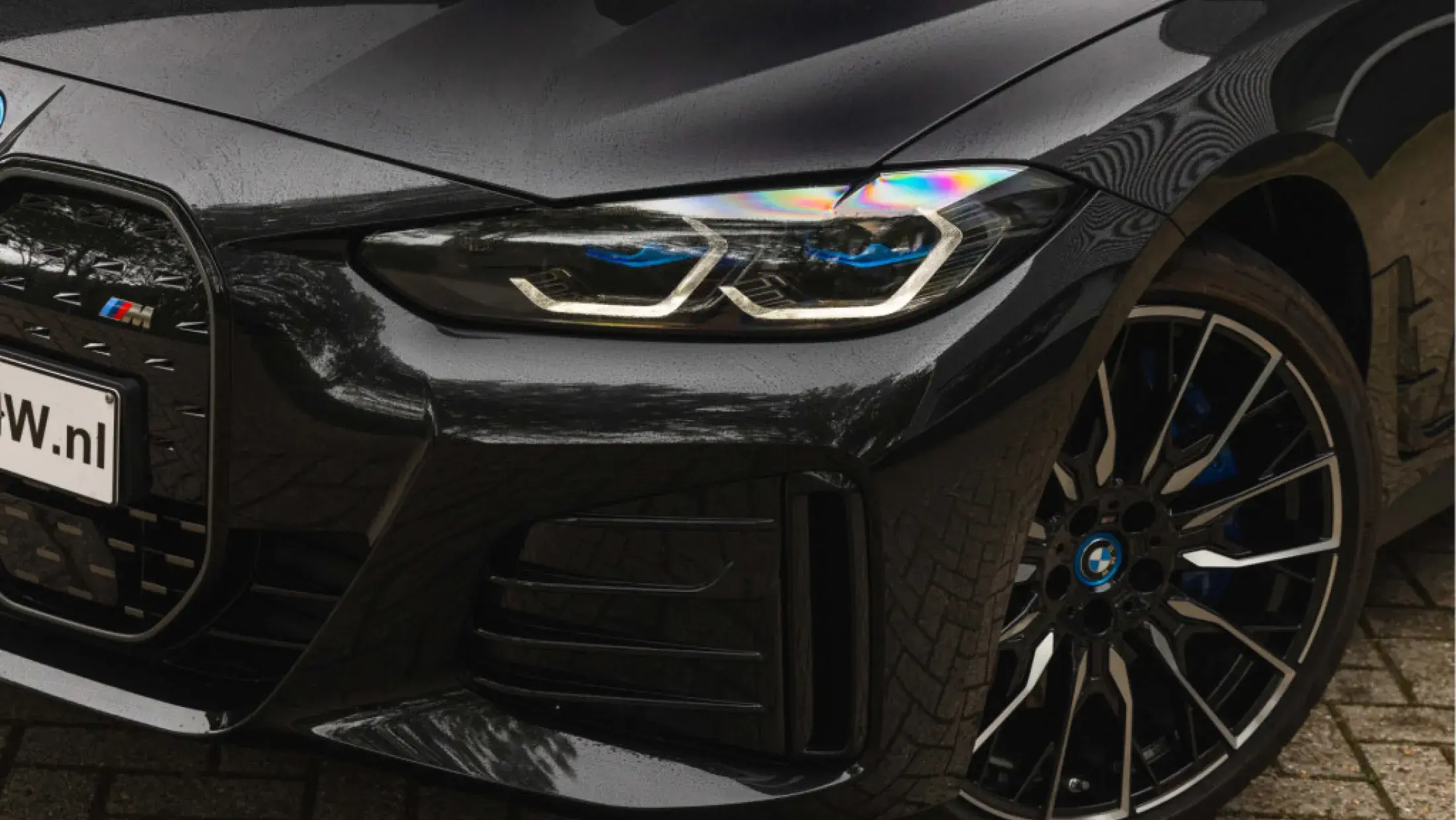 BMW i4 M50 Saphirschwarz Metallic 8