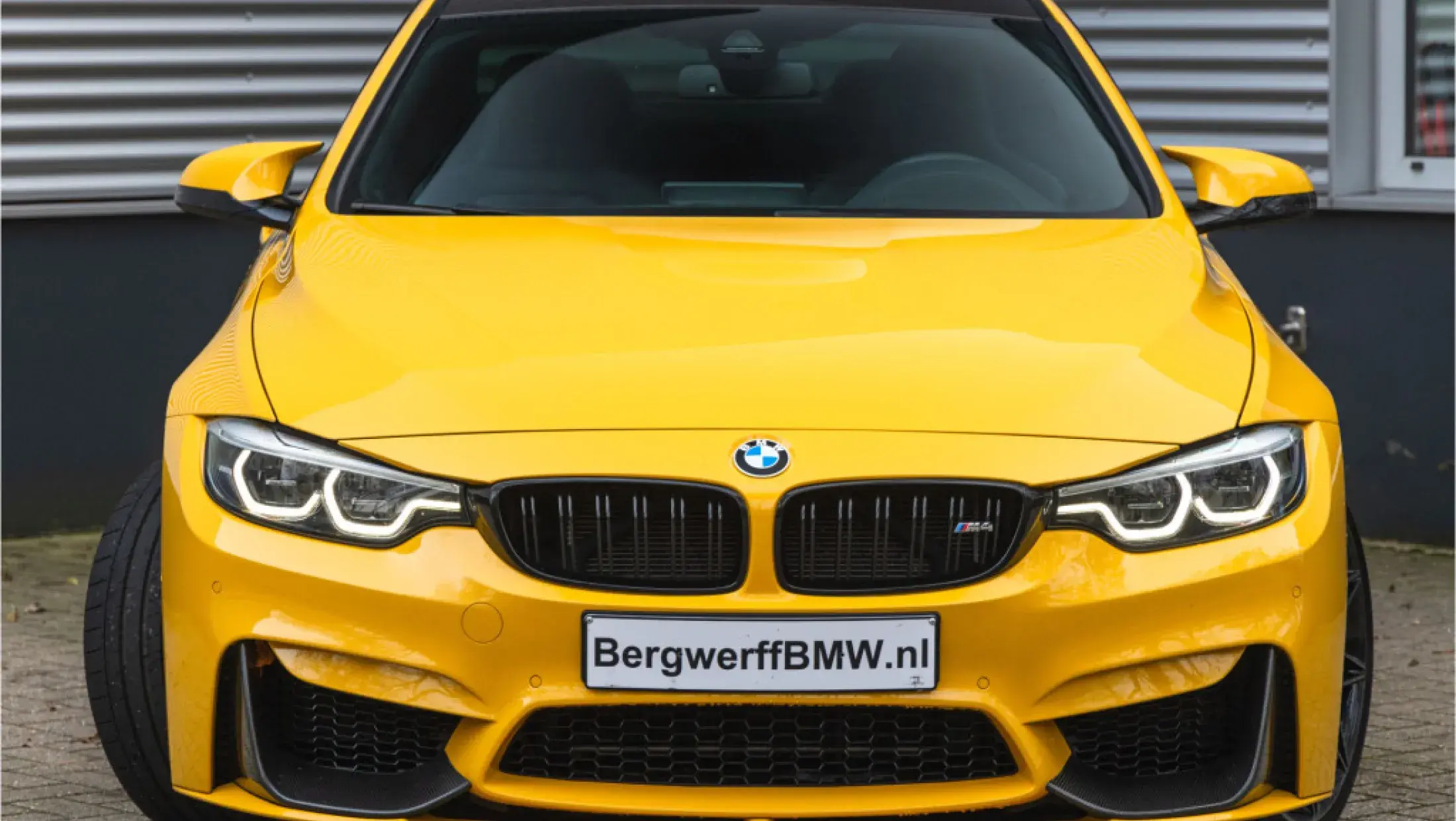 BMW 4-serie Coupé M4 Competition - Individual Speed Yellow 4