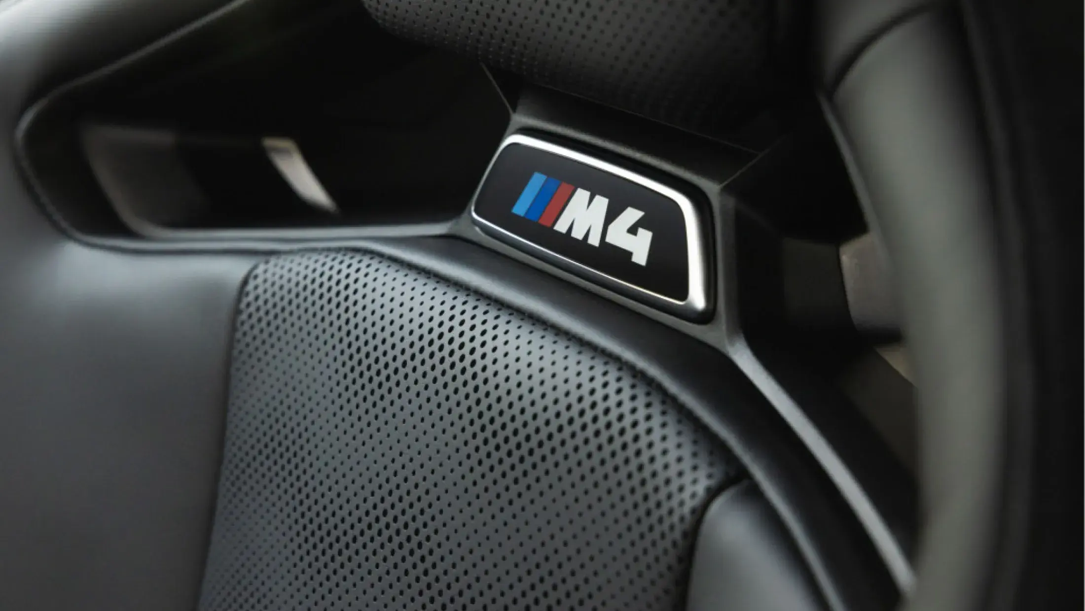  BMW M4 Coupé G82 Manual Carbon In and Exterieur Alpinweiss Leder Merino Schwarz 