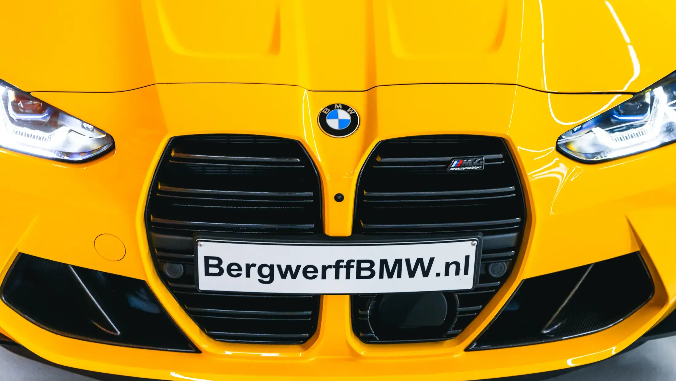 BMW M4 Coupe Competition Individual Speed Yellow Speedgelb Volleder Merino Schwarz G82
