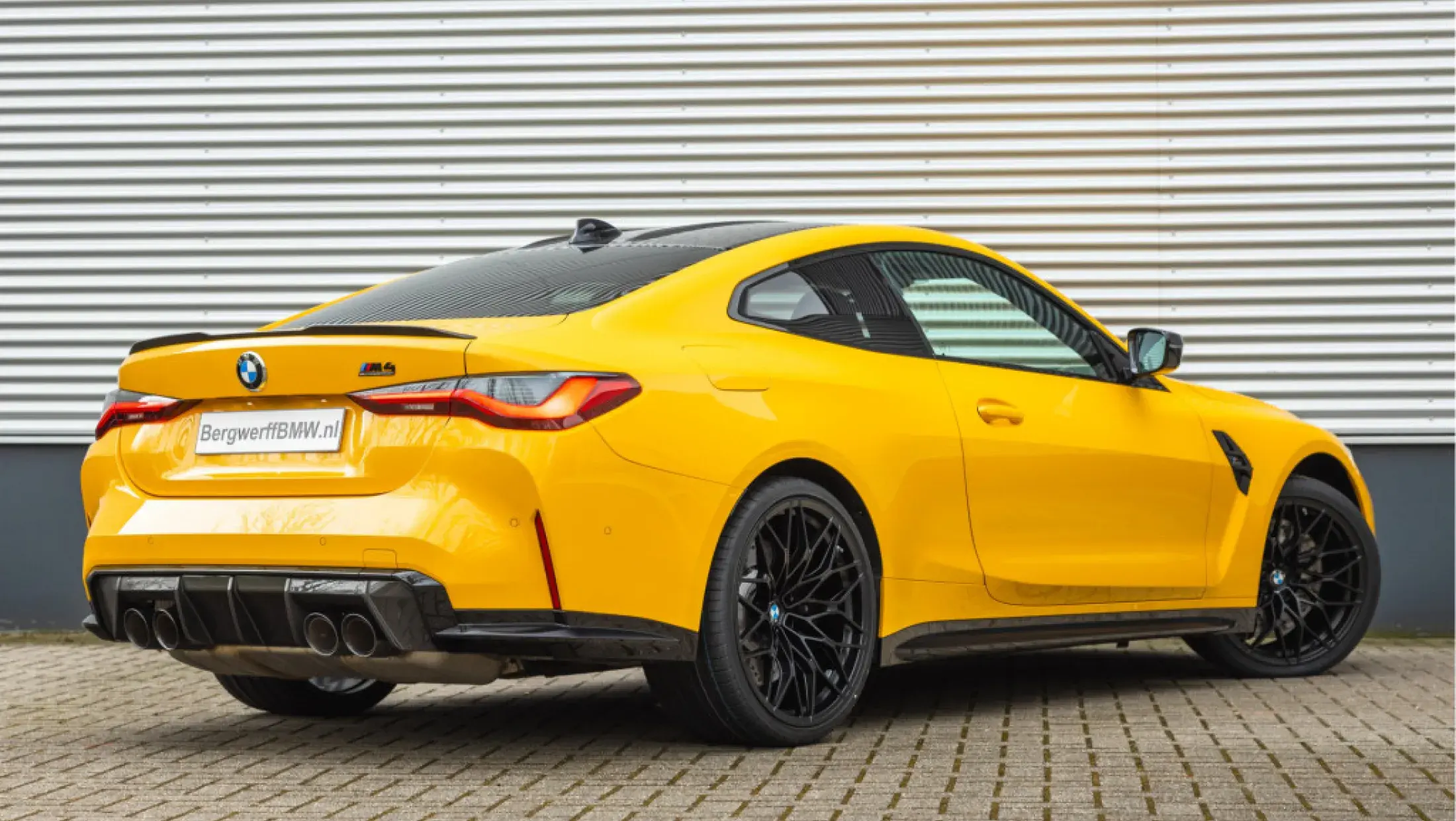 BMW M4 Coupe Competition Individual Speed Yellow Speedgelb Volleder Merino Schwarz G82