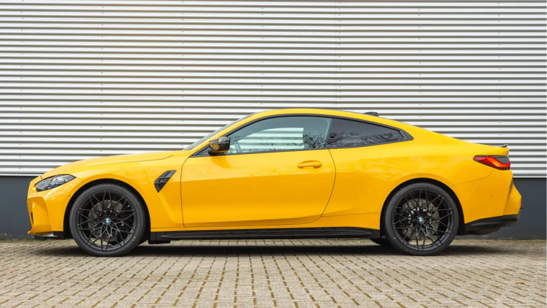 BMW M4 Coupe Competition Individual Speed Yellow Speedgelb Volleder Merino Schwarz G82