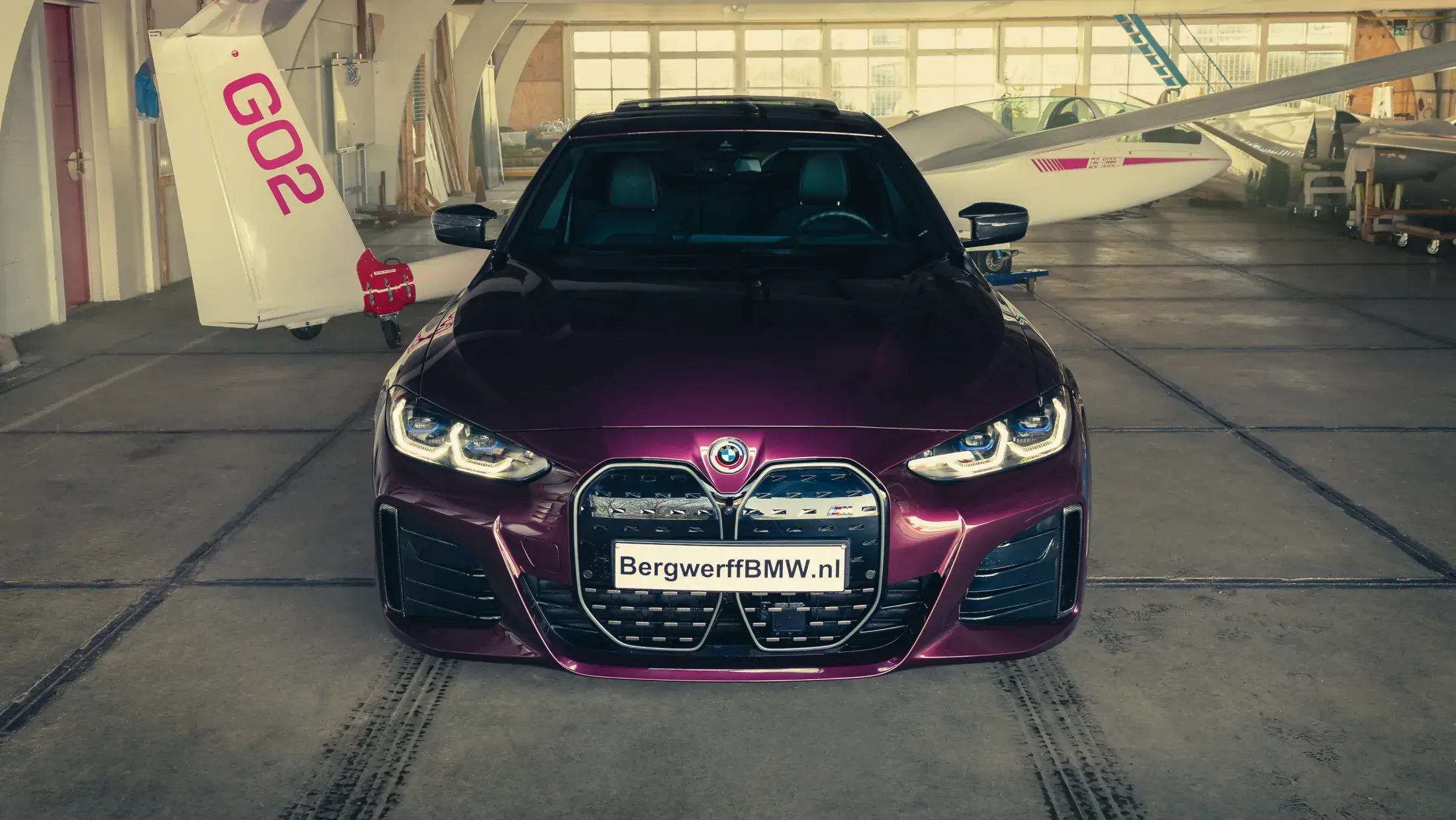 BMW i4 M50 Individual Wildberry Metallic G26 BMW Individual Volllederausstattung Schwarz Electric 