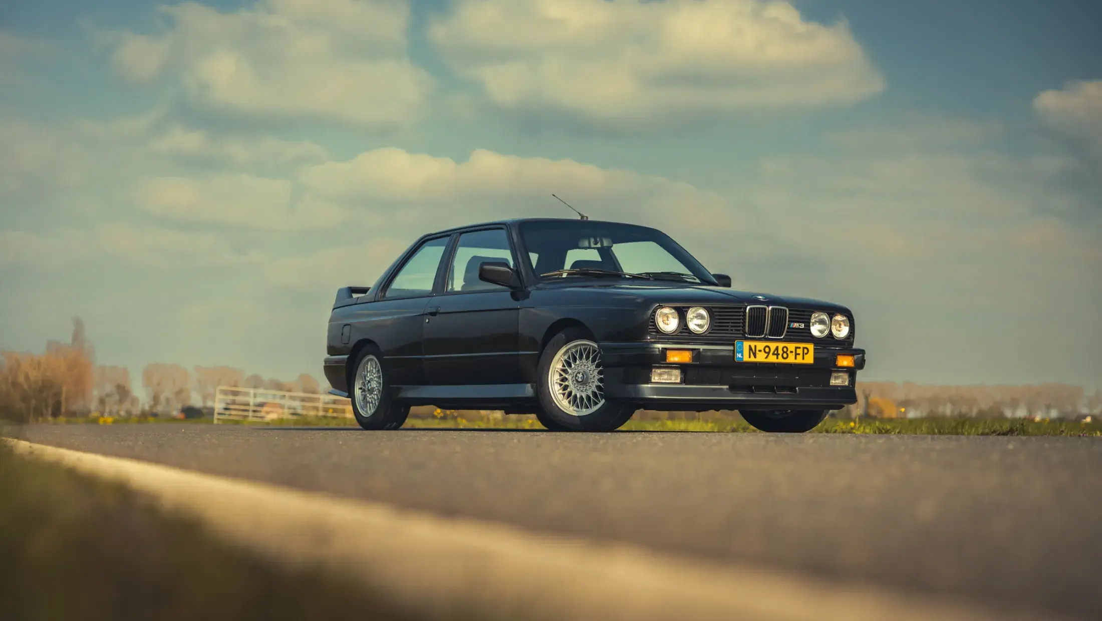 BMW E30 M3 Diamond Black Metallic Handgeschakeld first hand 1988 low mileage