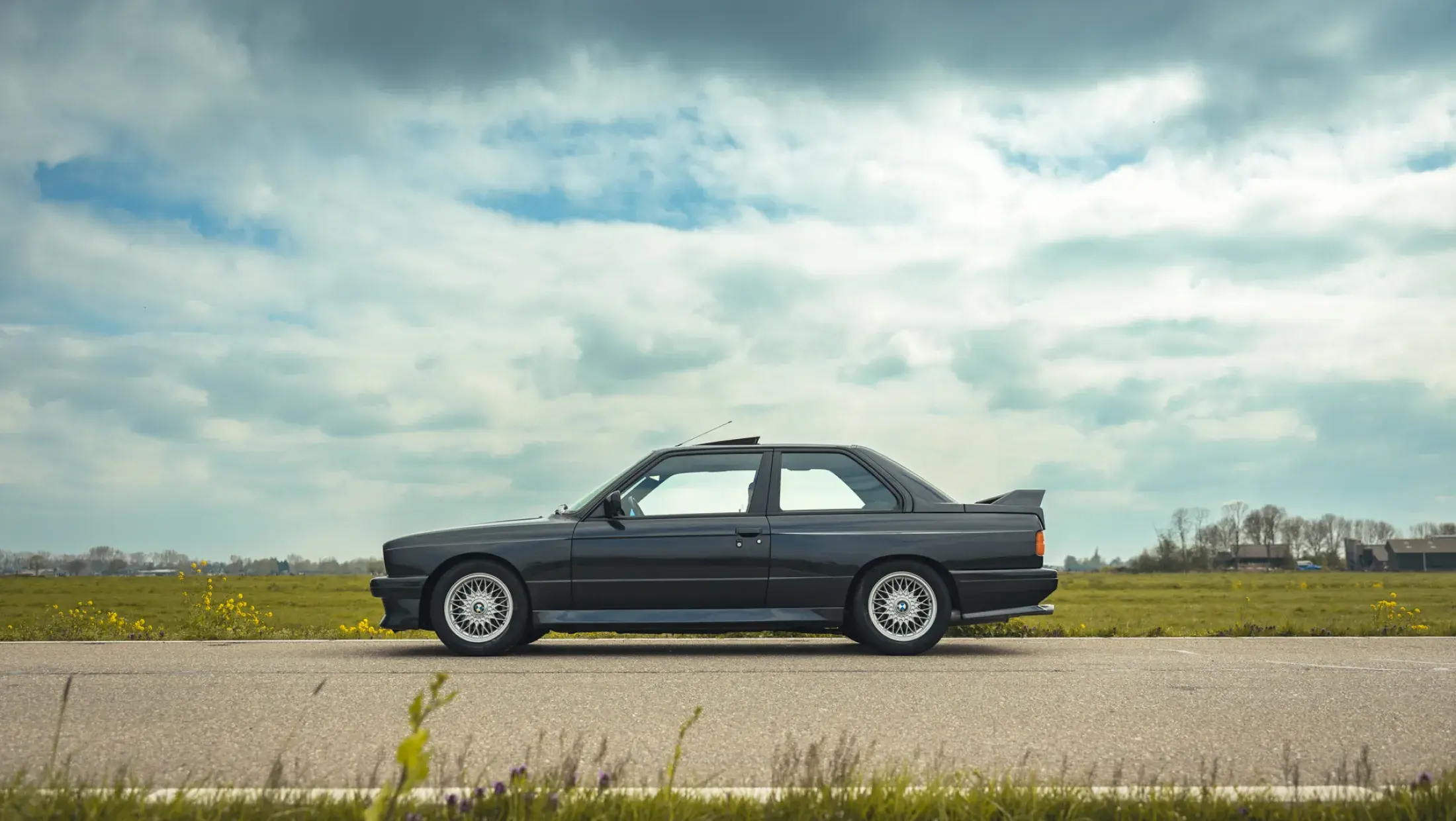 BMW E30 M3 Diamond Black Metallic Handgeschakeld first hand 1988 low mileage