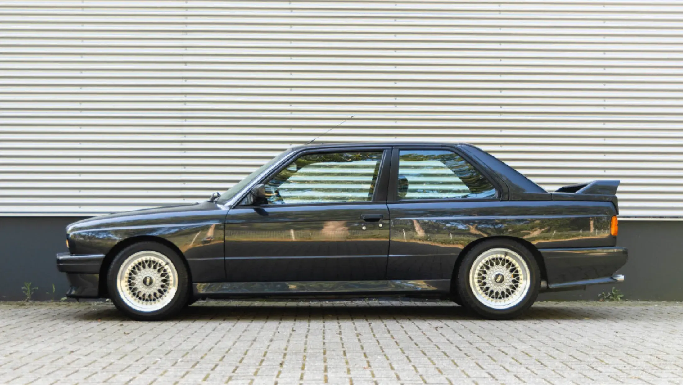 BMW E30 M3 Diamond Black Metallic Handgeschakeld first hand 1988 low mileage