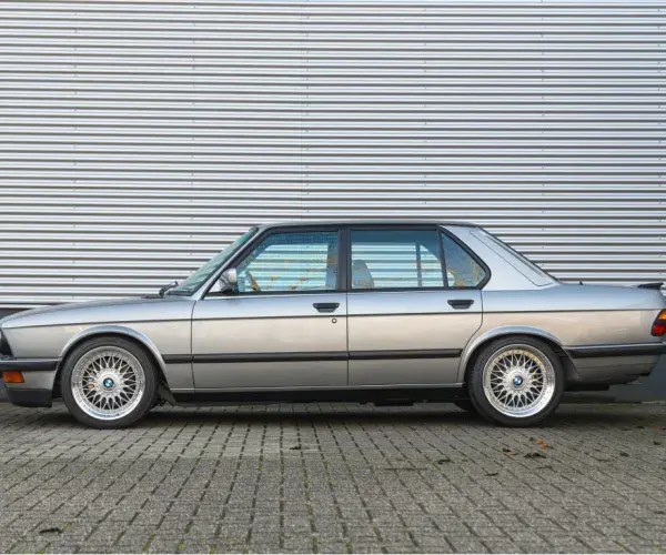 BMW M5 E28 Voll Restauratie Lachssilber Anthrazit buffalo leder interieur