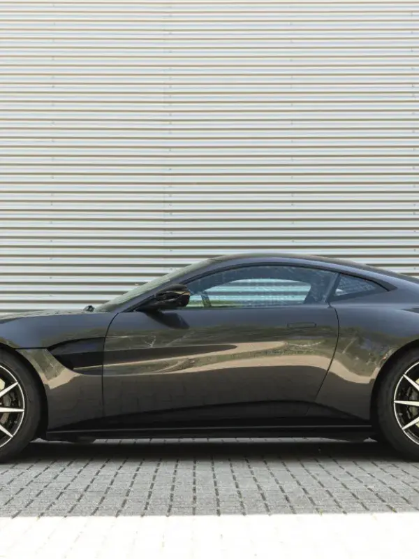 Aston Martin Vantage 4.0 V8 Quantum Silver metallic