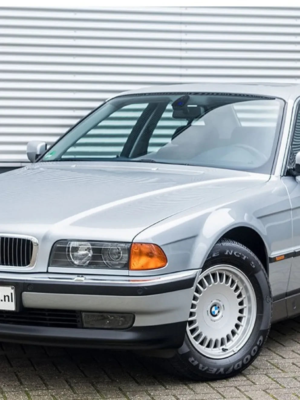 750i