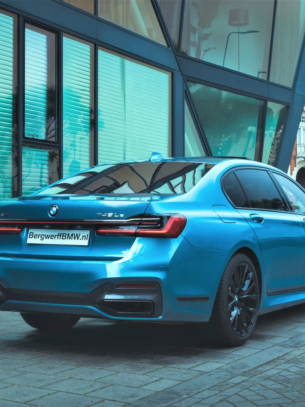 BMW 7-serie 745Le xDrive Individual Maldives Blue G12 Bergwerff