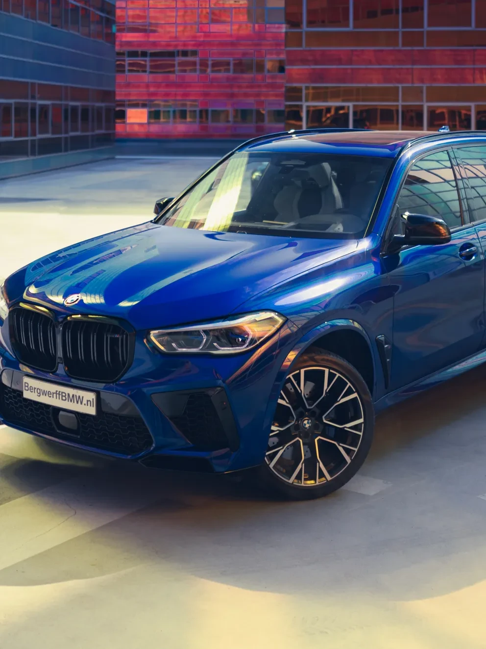 BMW X5 M Competition F95 Marina Bay Blue Merino Silverstone volleder SUV Bergwerff