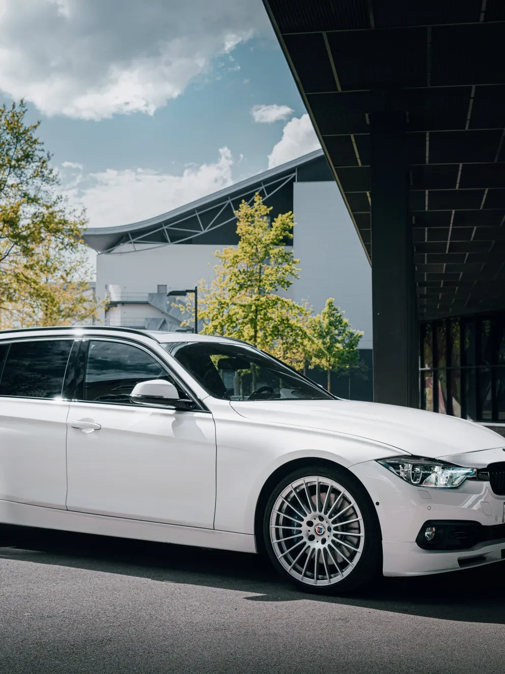 ALPINA B3 S Touring Bi-turbo F31 Alpine white Leder Dakota Schwarzaccent Oyster dunkel Bergwerff