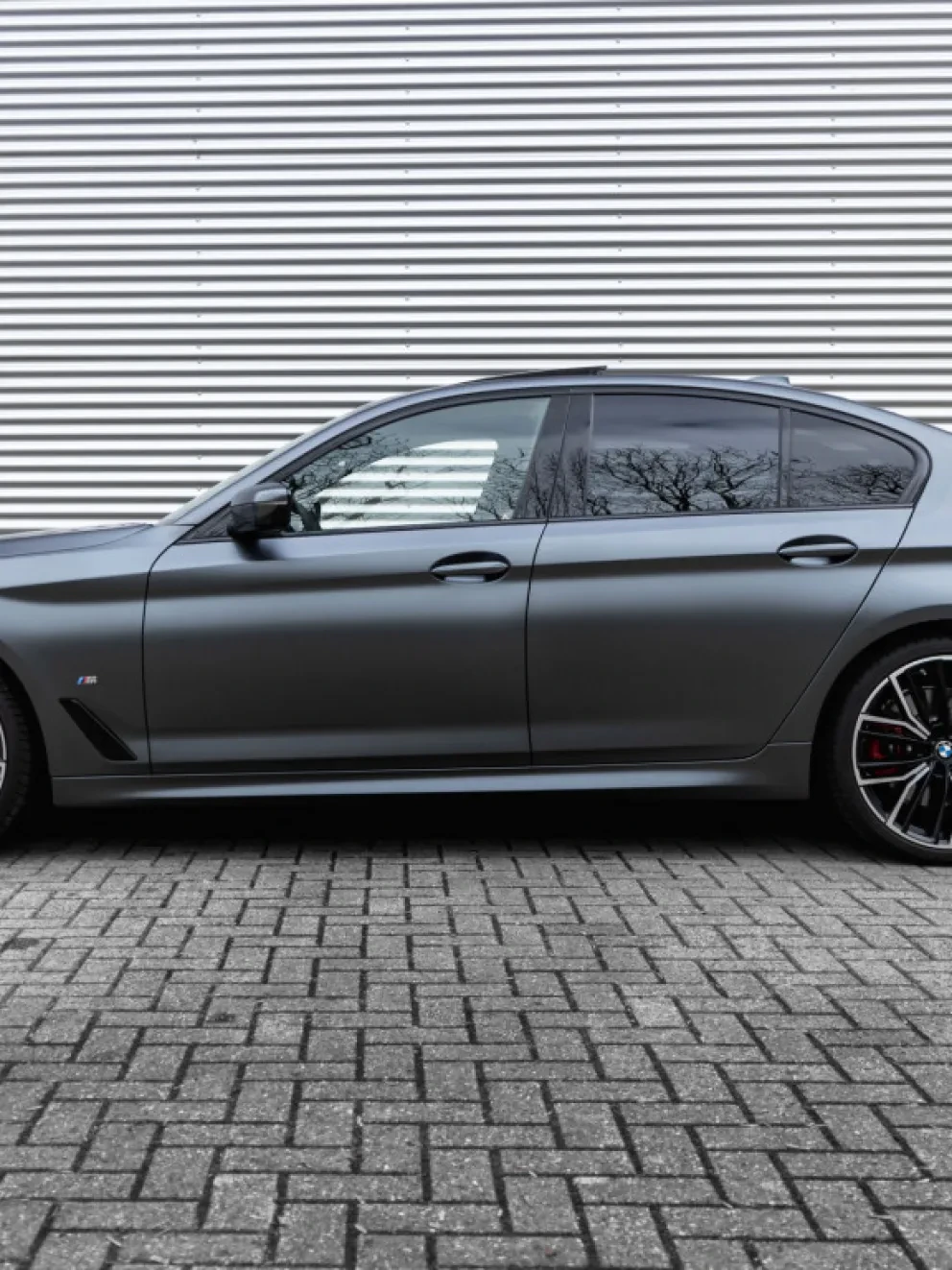 BWM 530i Sedan G30 LCI BMW Individual Frozen Dark Grey BMW Individual vollederen bekleding Tartufo