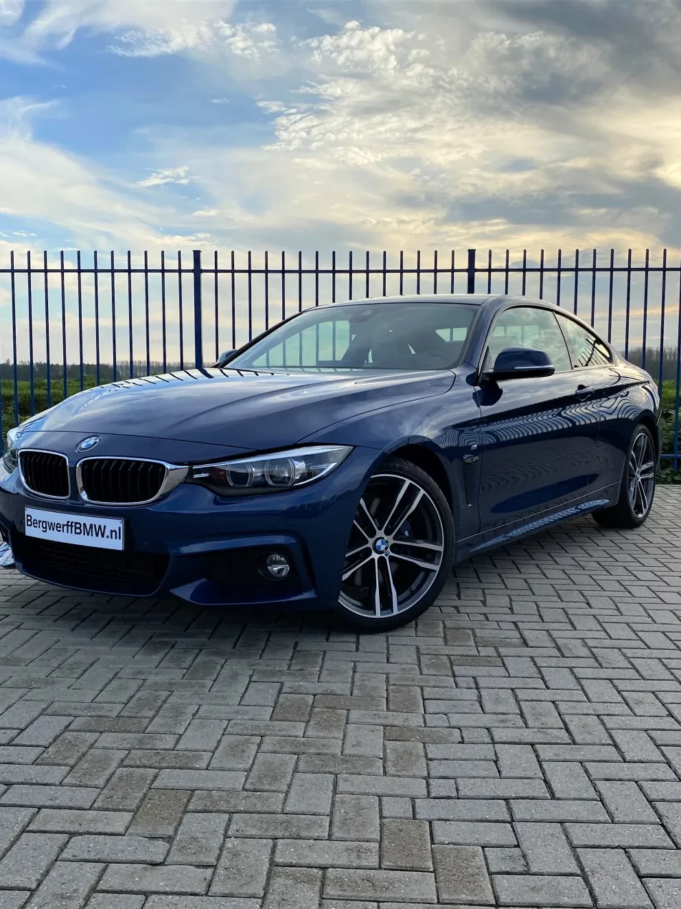 BMW 420i Coupe Individual Avus Blue Metallic BMW Indiv. erweiterte Lederausstattung Kaschmirbei