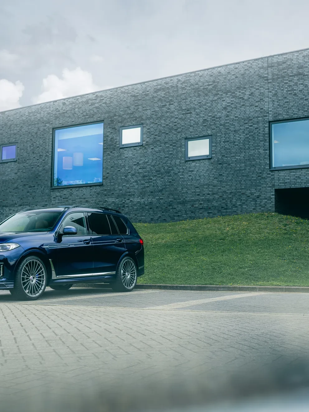 ALPINA XB7 Individual Tansanitblau II Metallic Lavalina Leder SUV G07 Bergwerff
